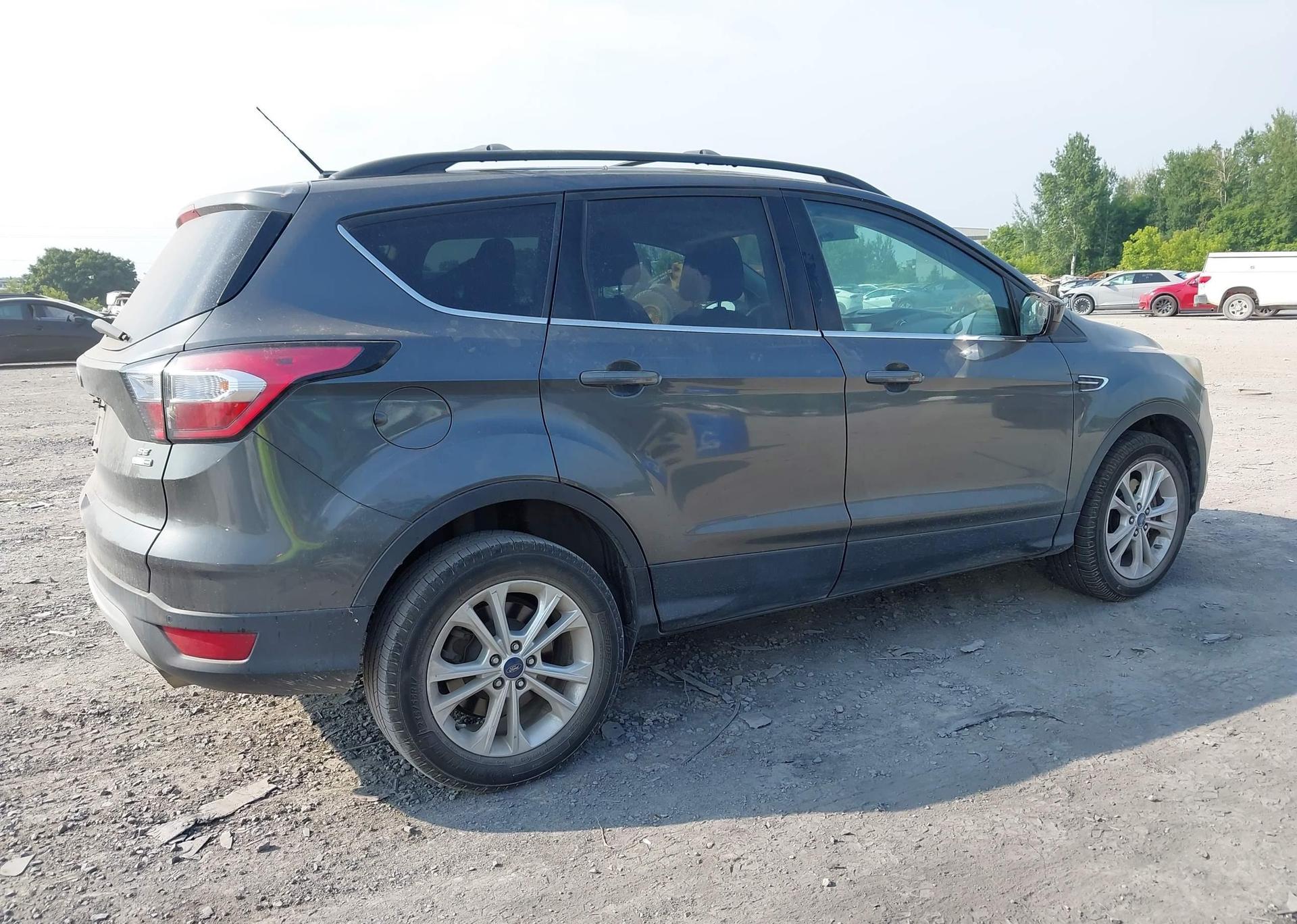 2017 FORD ESCAPE SE