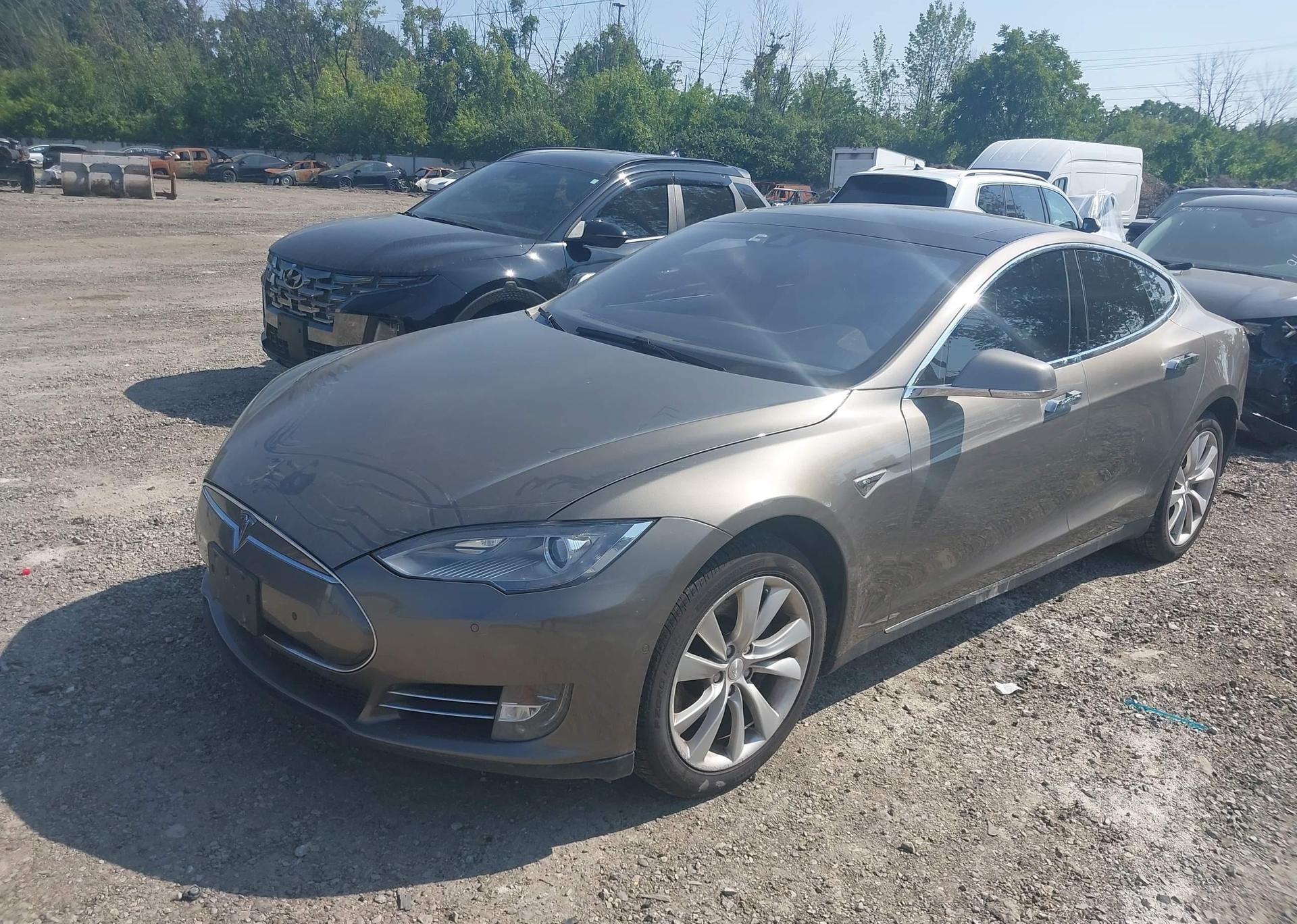 2015 TESLA Model S 85D