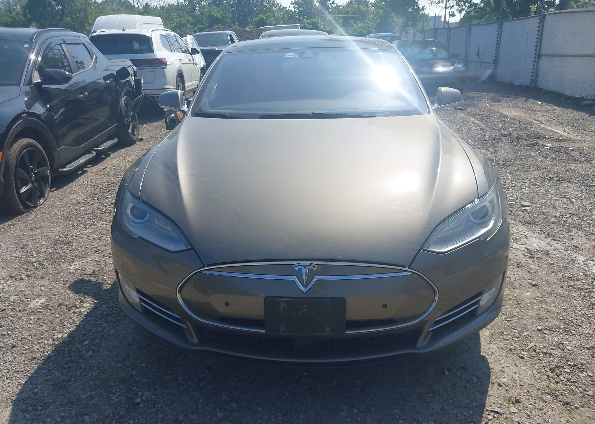2015 TESLA Model S 85D