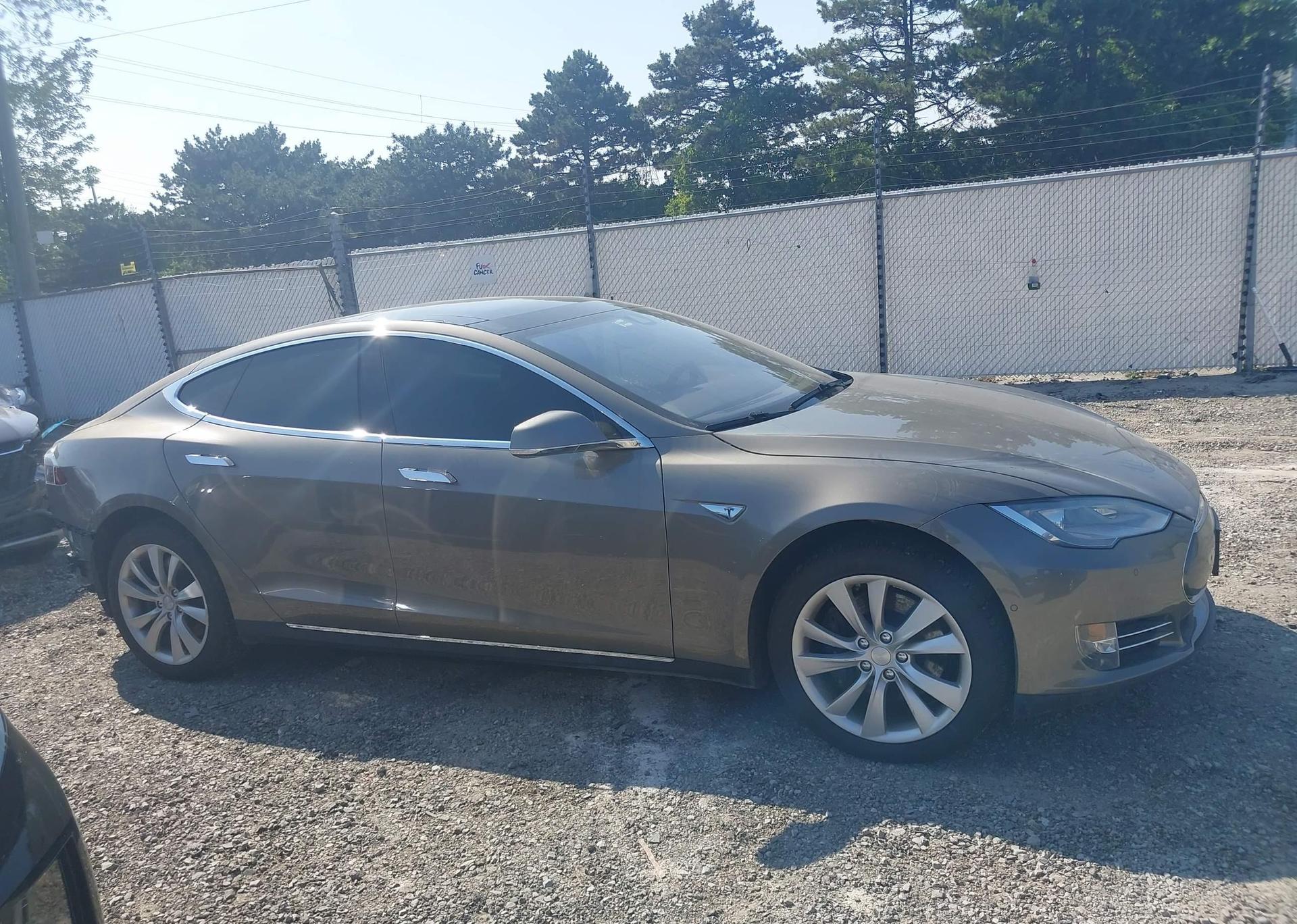2015 TESLA Model S 85D