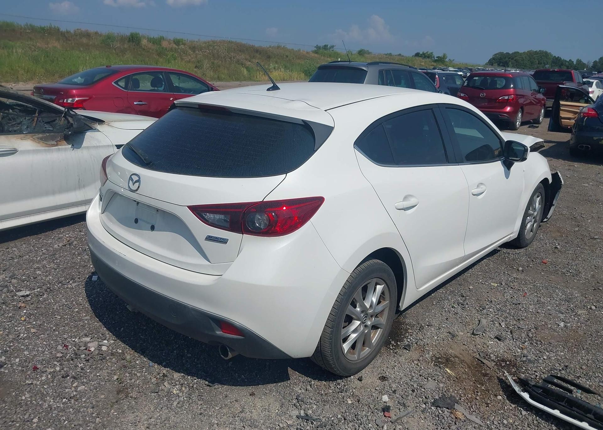 2015 MAZDA MAZDA3