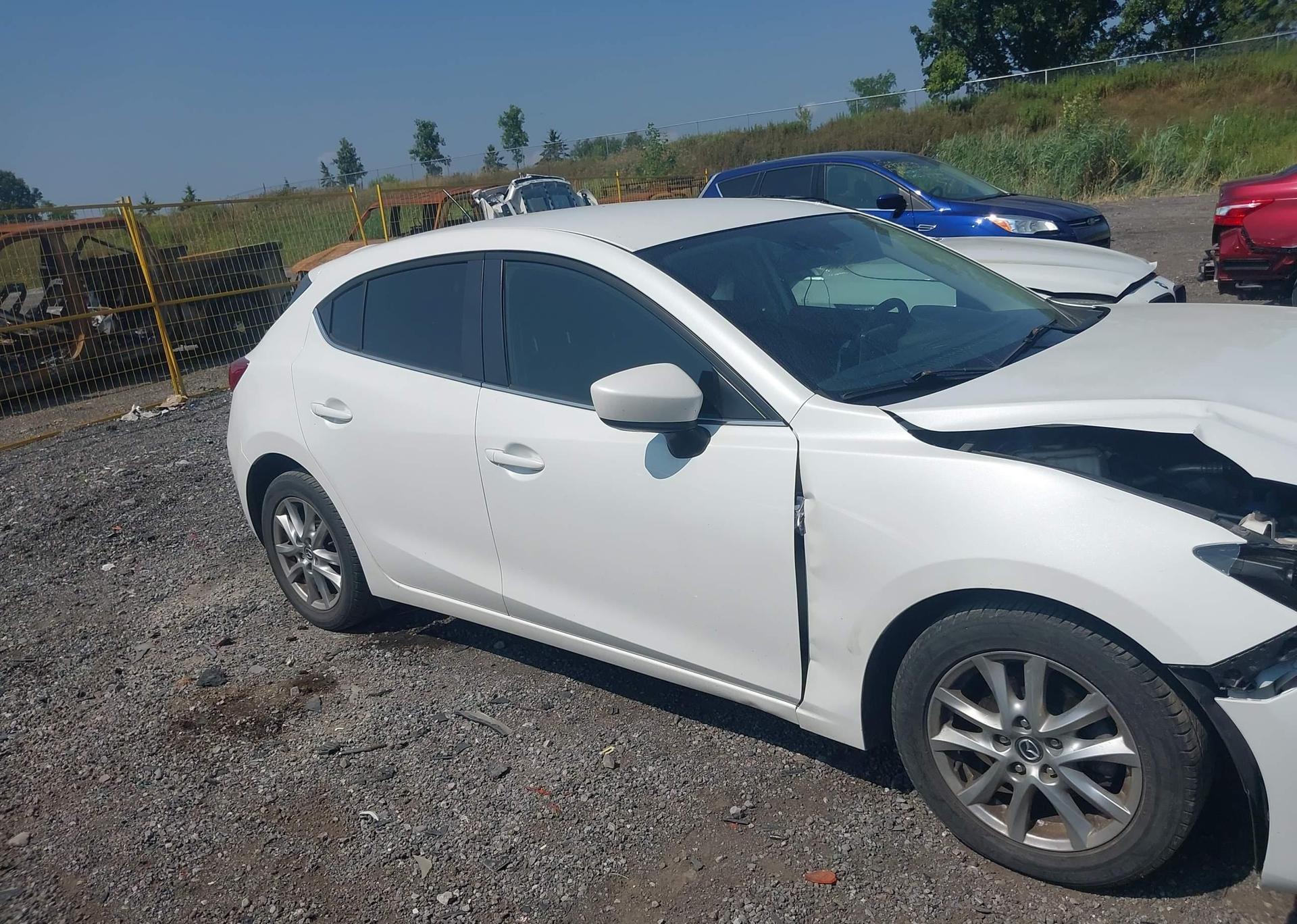 2015 MAZDA MAZDA3