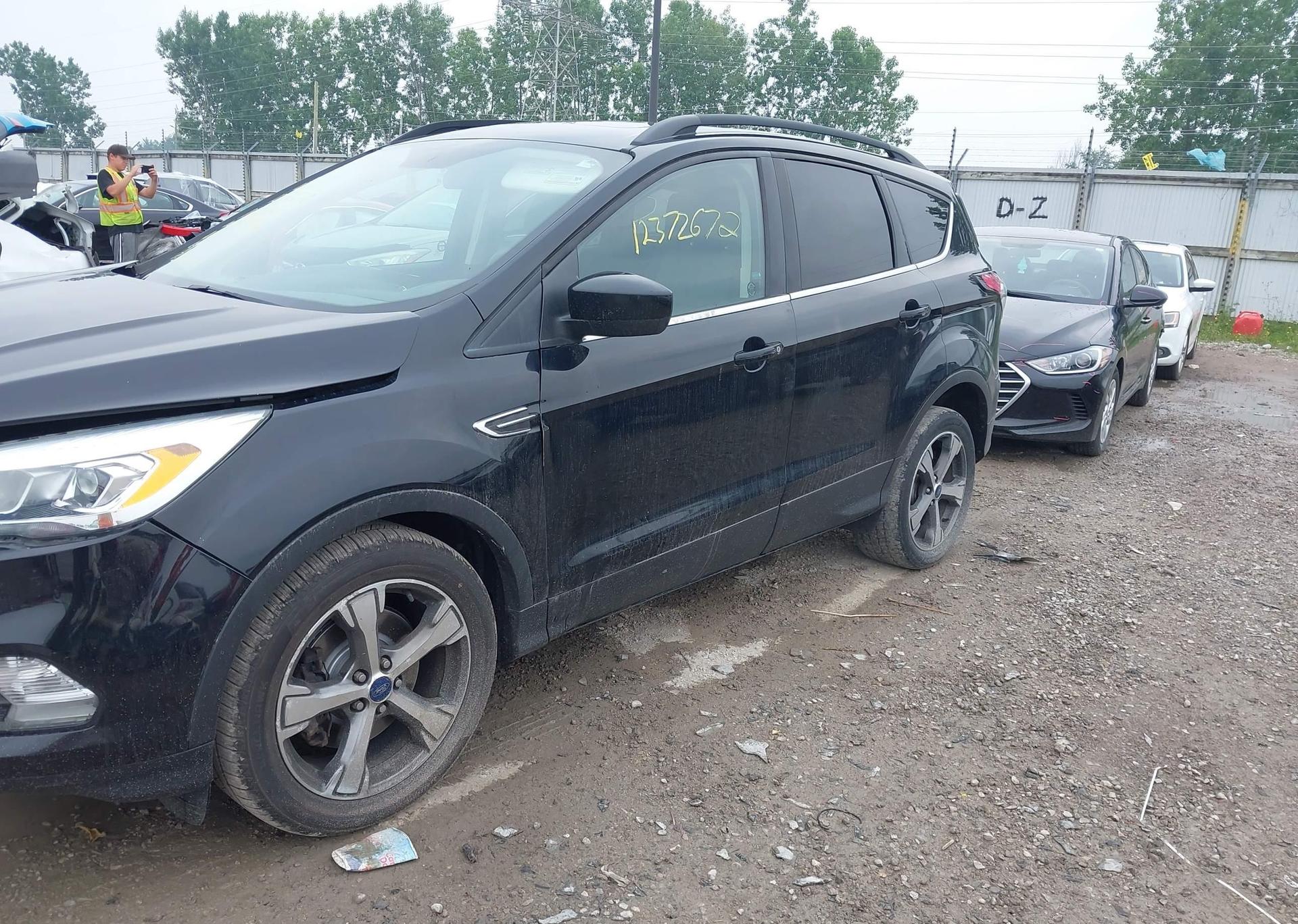 2017 FORD ESCAPE SE