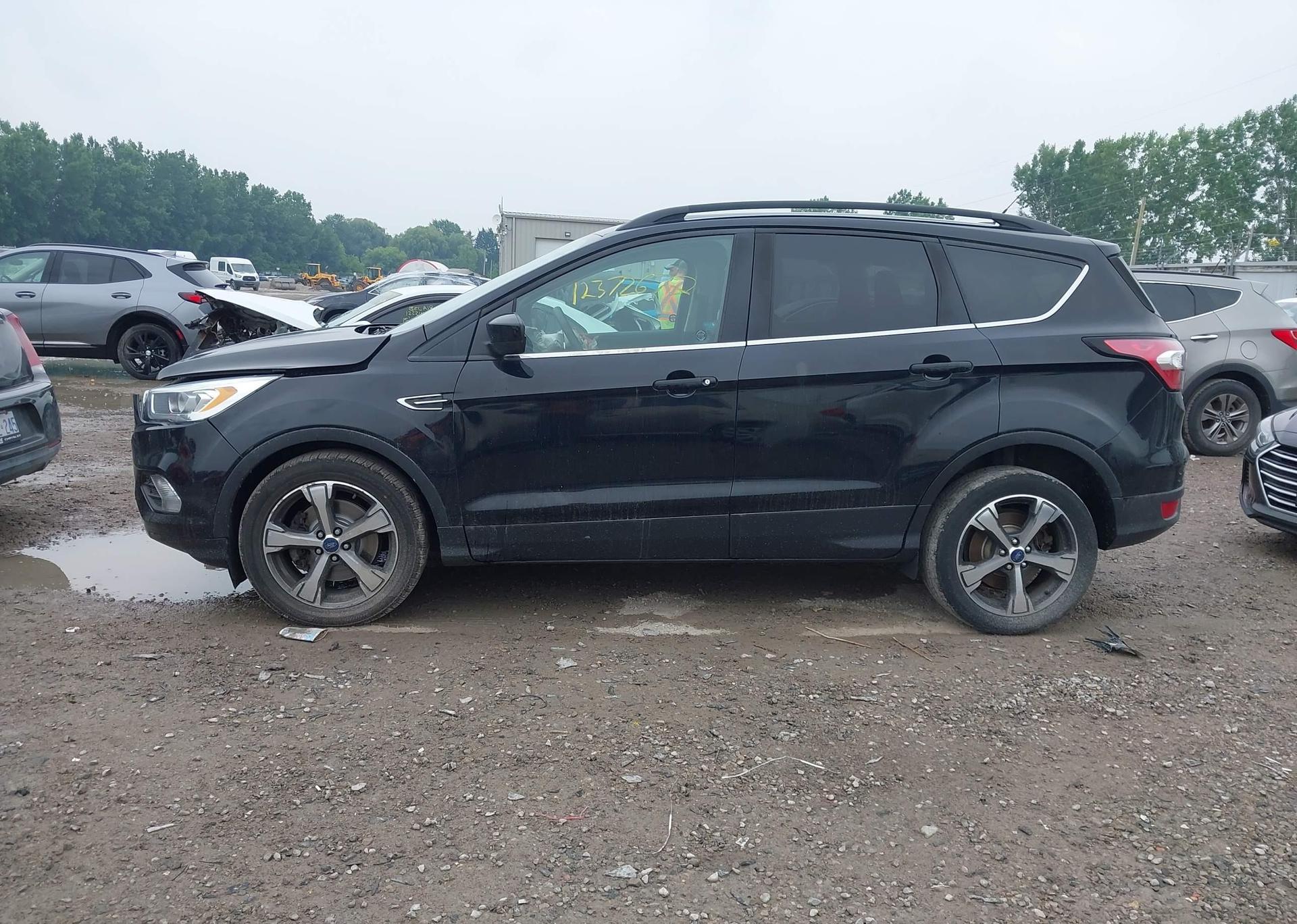 2017 FORD ESCAPE SE