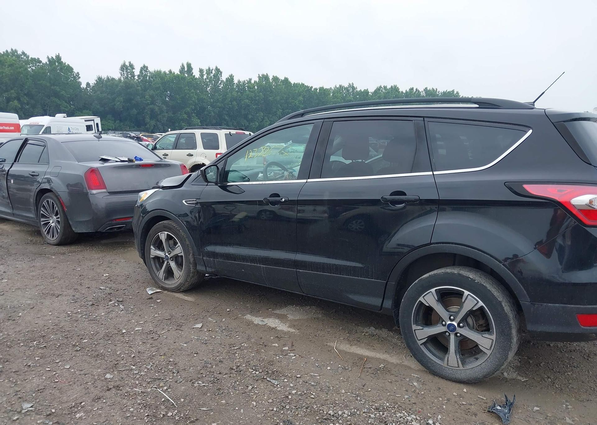 2017 FORD ESCAPE SE