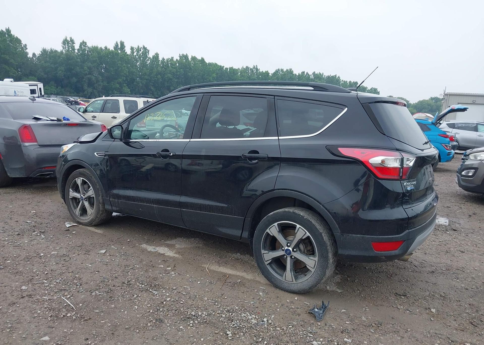 2017 FORD ESCAPE SE