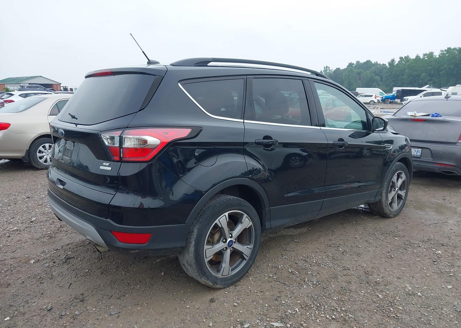 2017 FORD ESCAPE SE