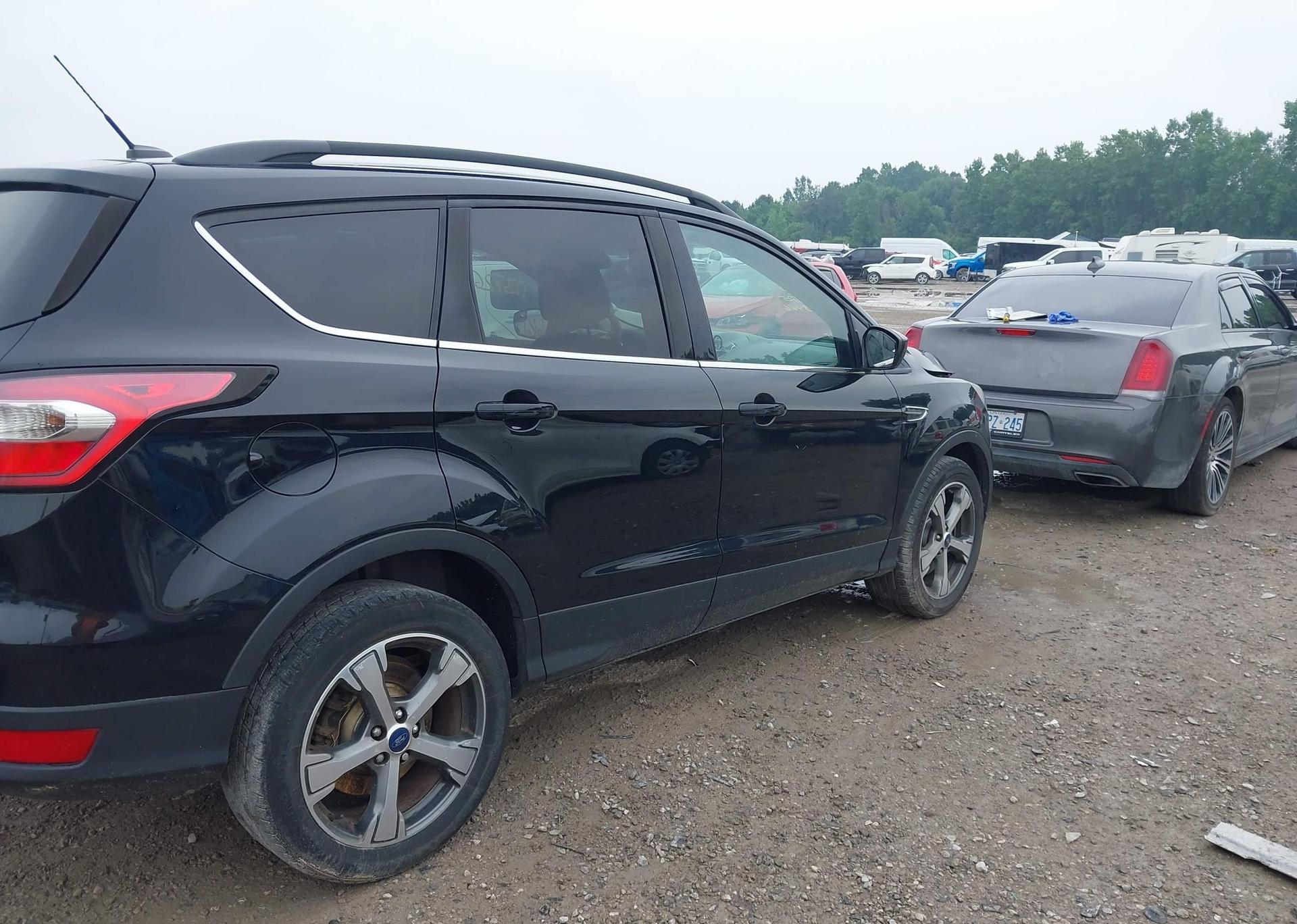 2017 FORD ESCAPE SE