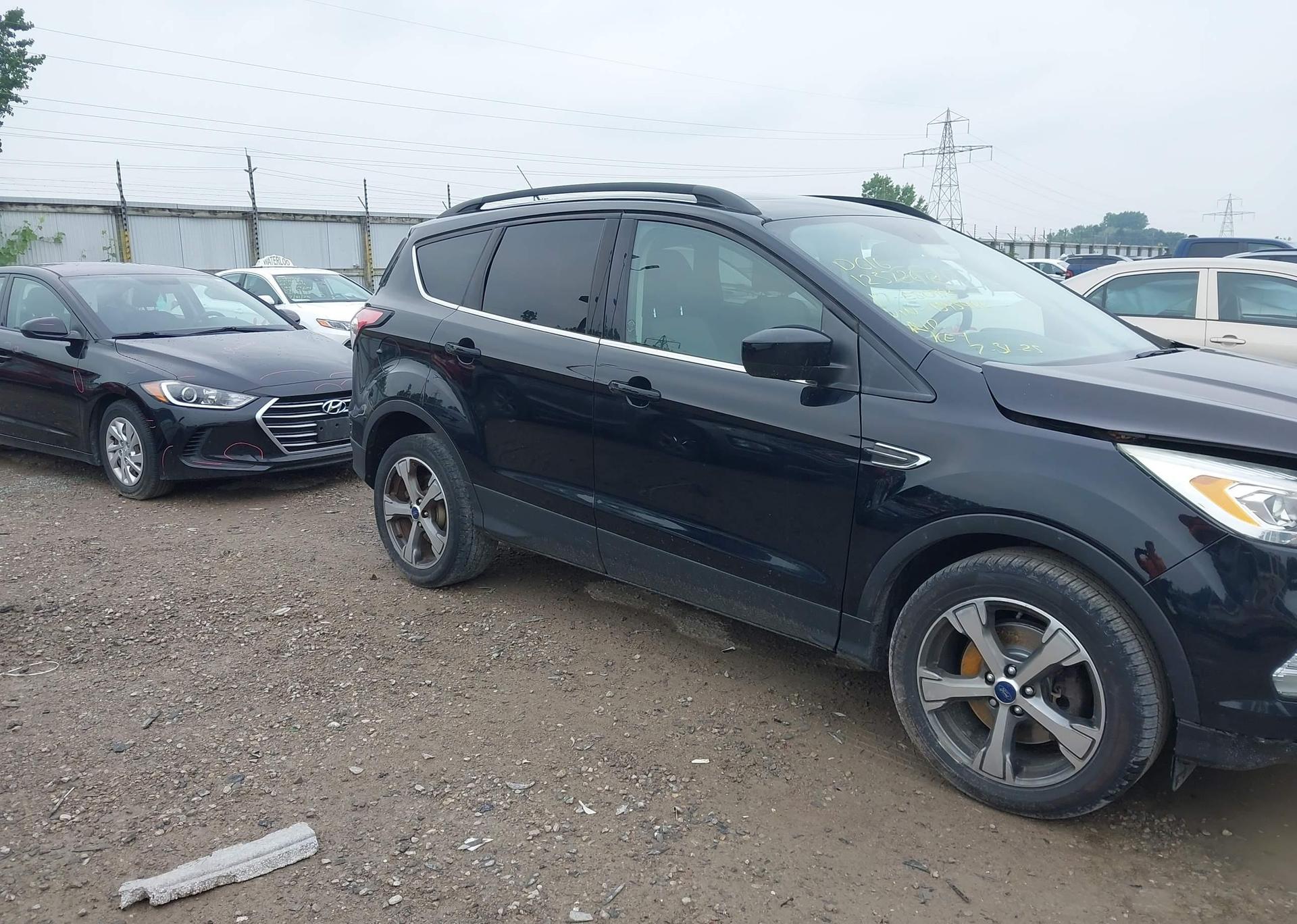 2017 FORD ESCAPE SE