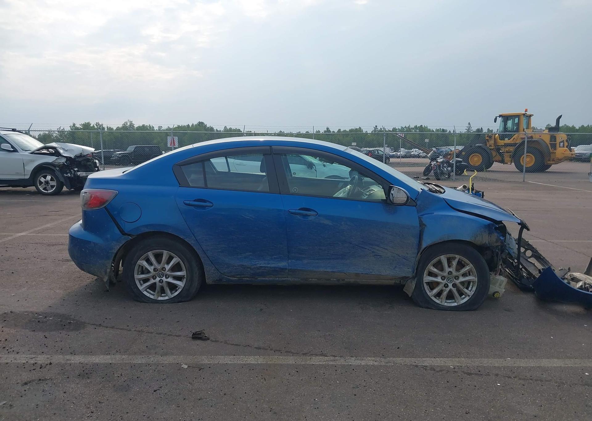 2013 MAZDA MAZDA3