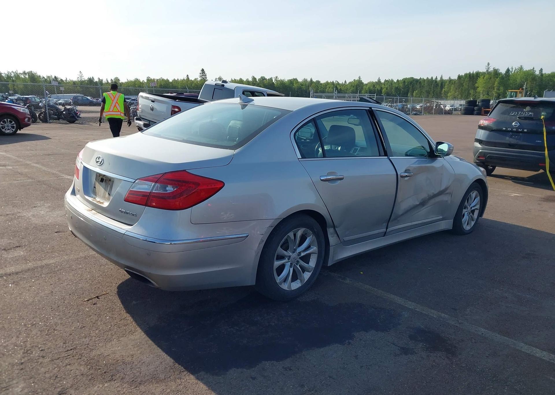 2012 HYUNDAI GENESIS SEDAN