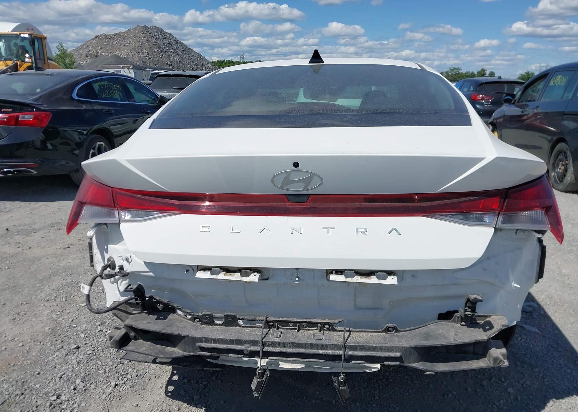 2024 HYUNDAI ELANTRA ESSENTIAL