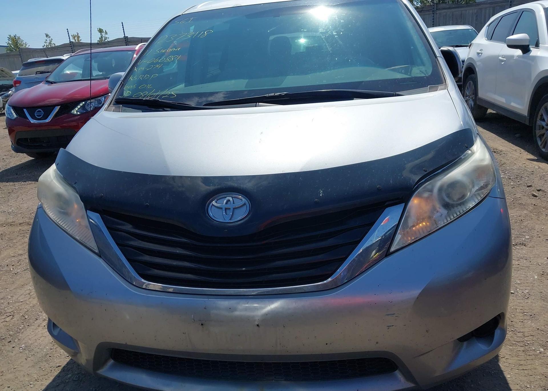 2011 TOYOTA SIENNA LE
