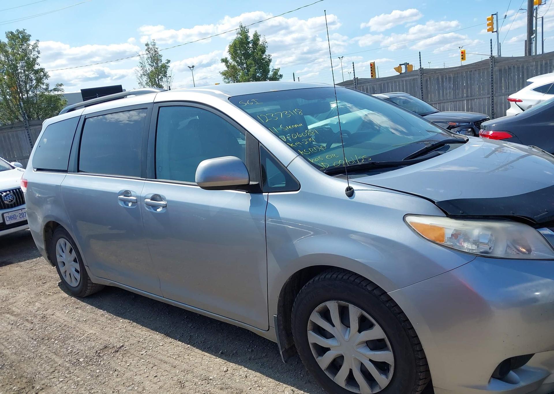 2011 TOYOTA SIENNA LE