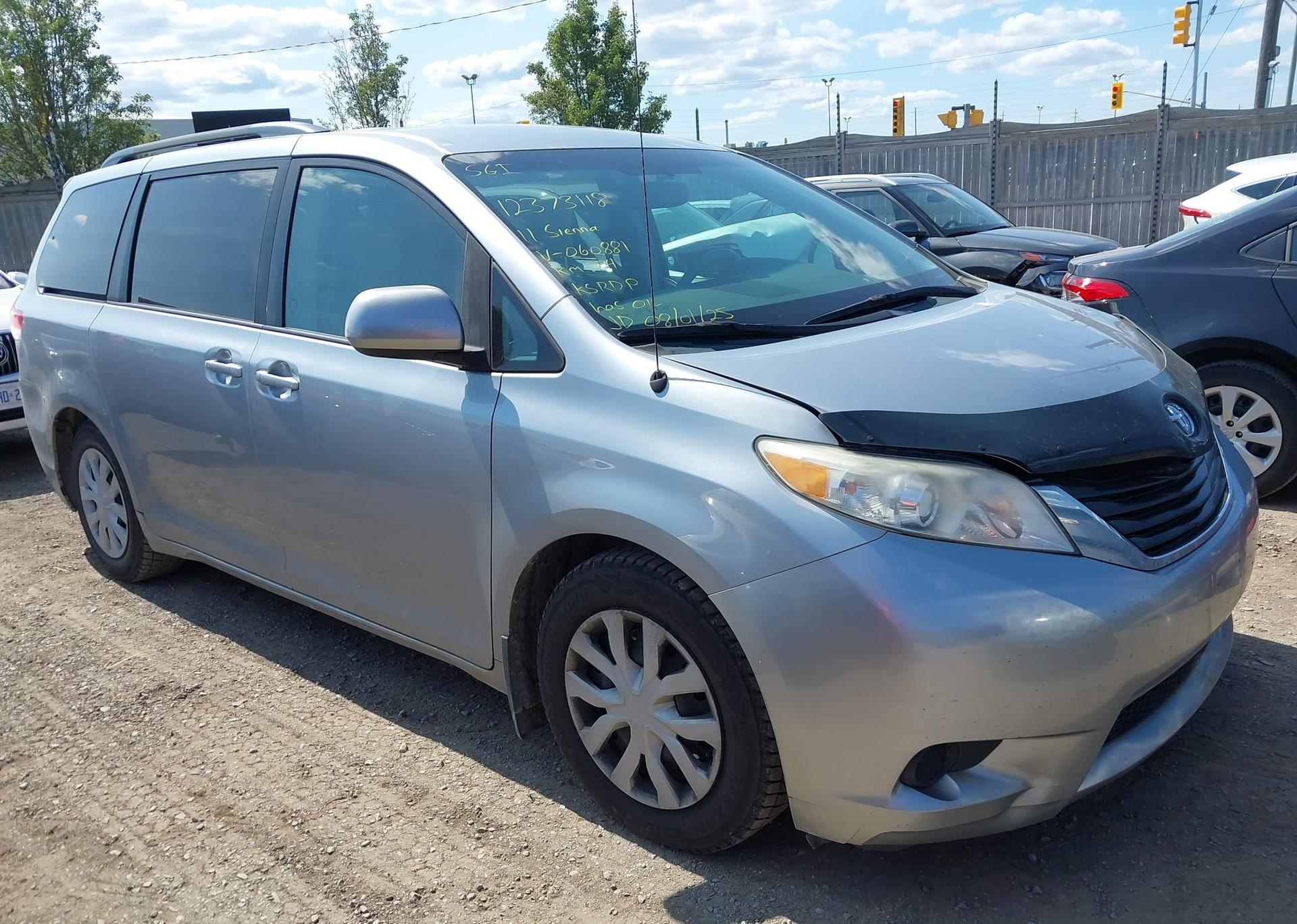 2011 TOYOTA SIENNA LE