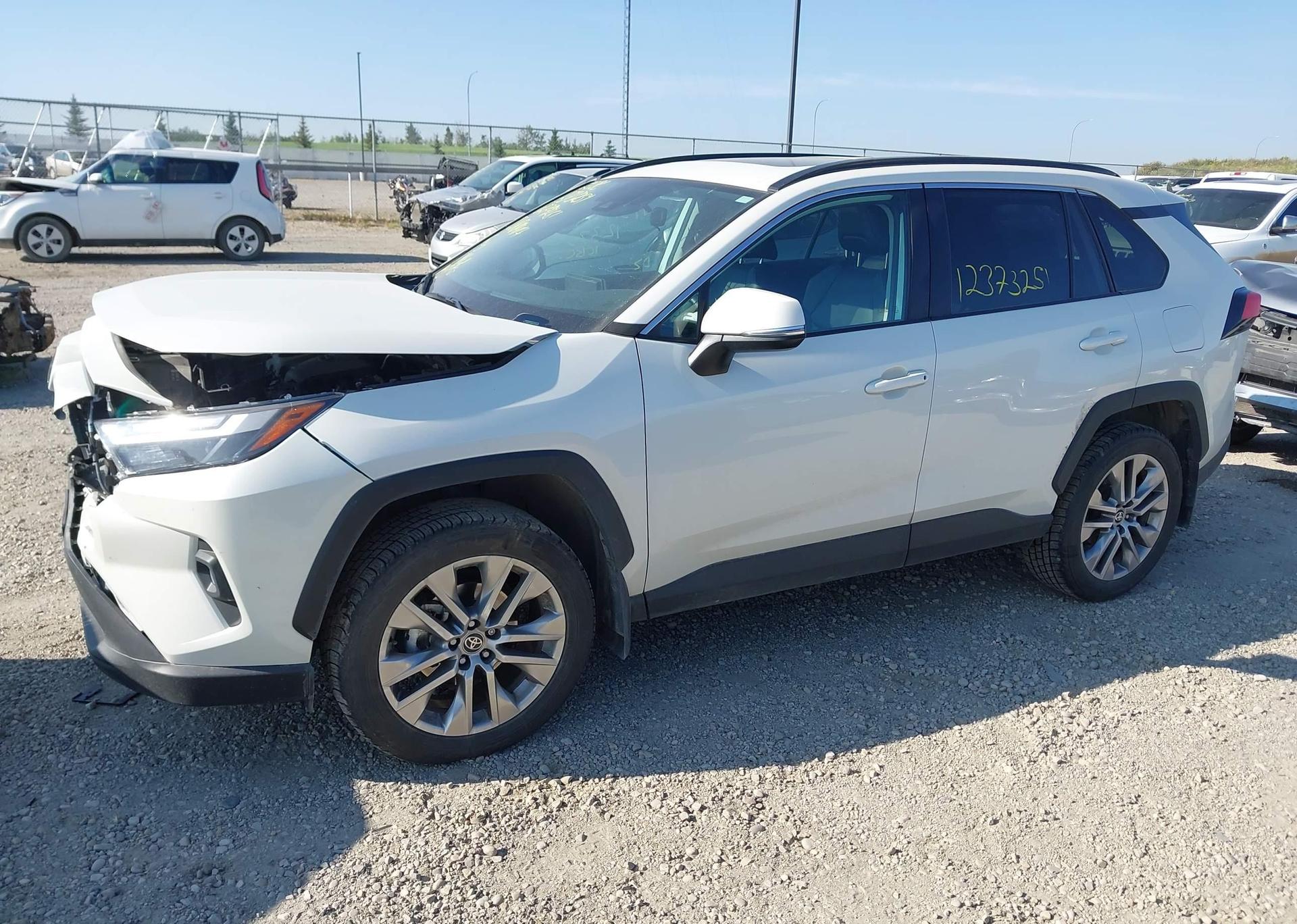 2022 TOYOTA RAV4 XLE
