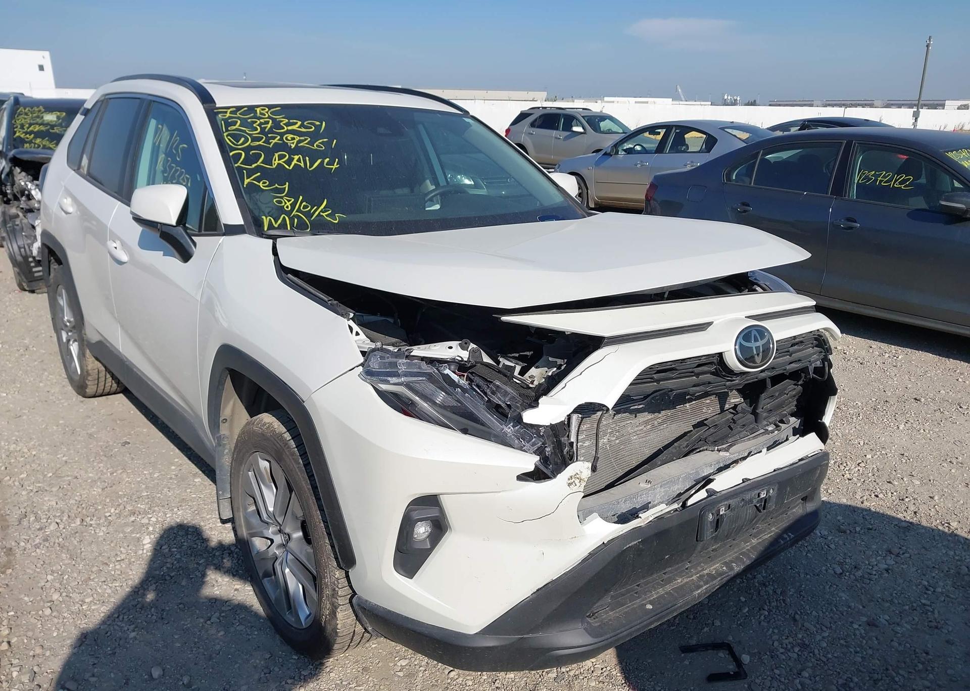 2022 TOYOTA RAV4 XLE