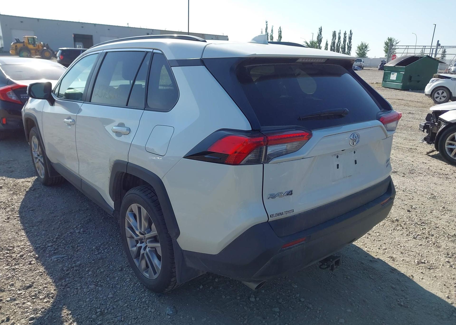 2022 TOYOTA RAV4 XLE