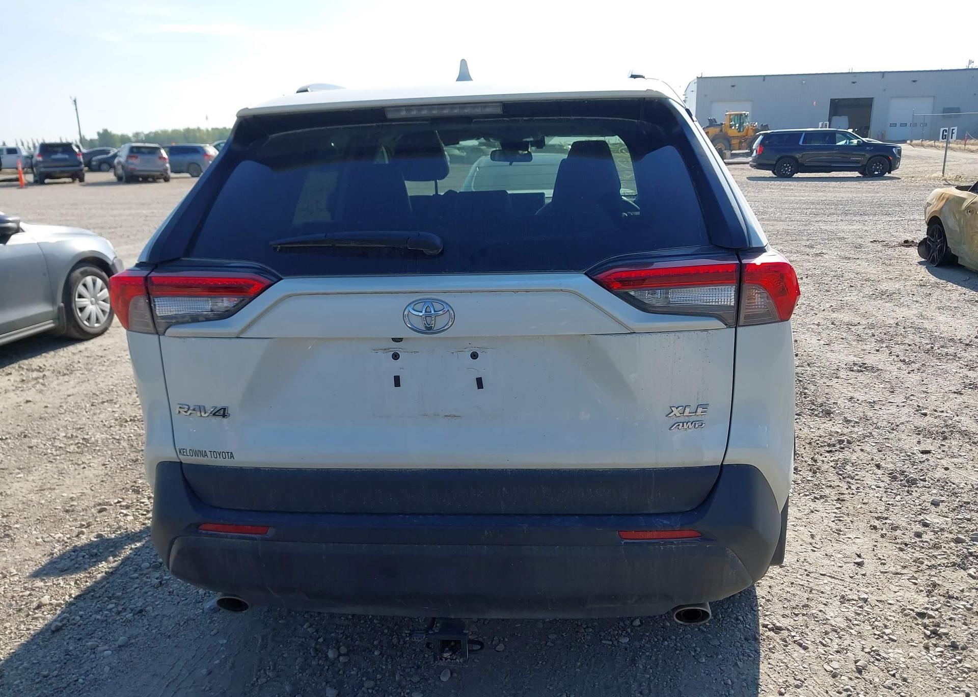 2022 TOYOTA RAV4 XLE