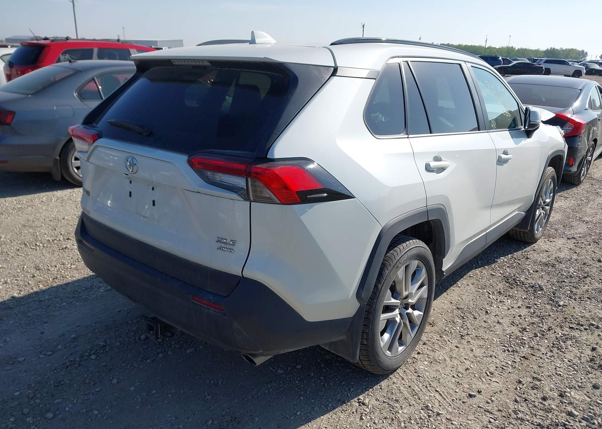 2022 TOYOTA RAV4 XLE