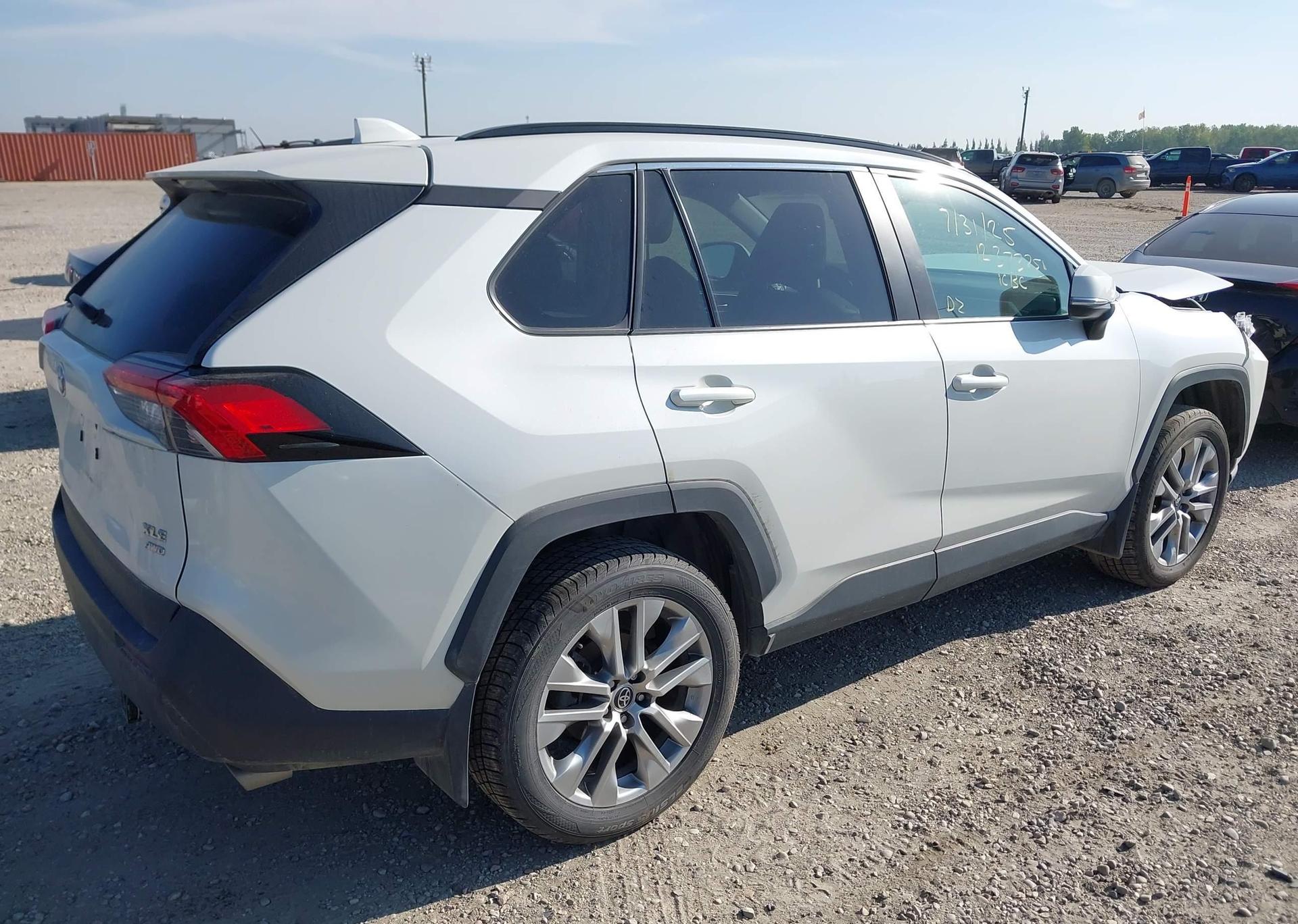 2022 TOYOTA RAV4 XLE