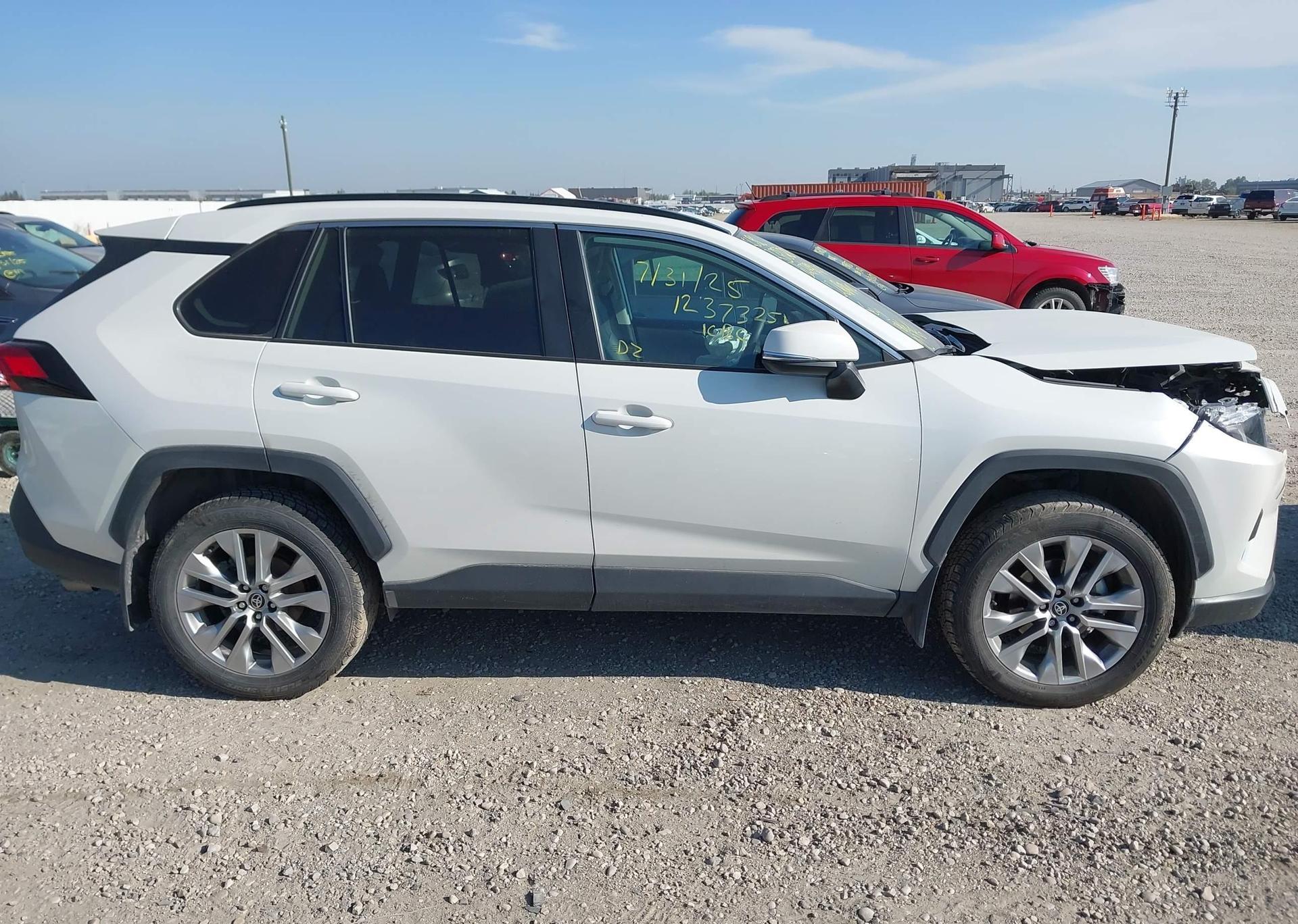 2022 TOYOTA RAV4 XLE