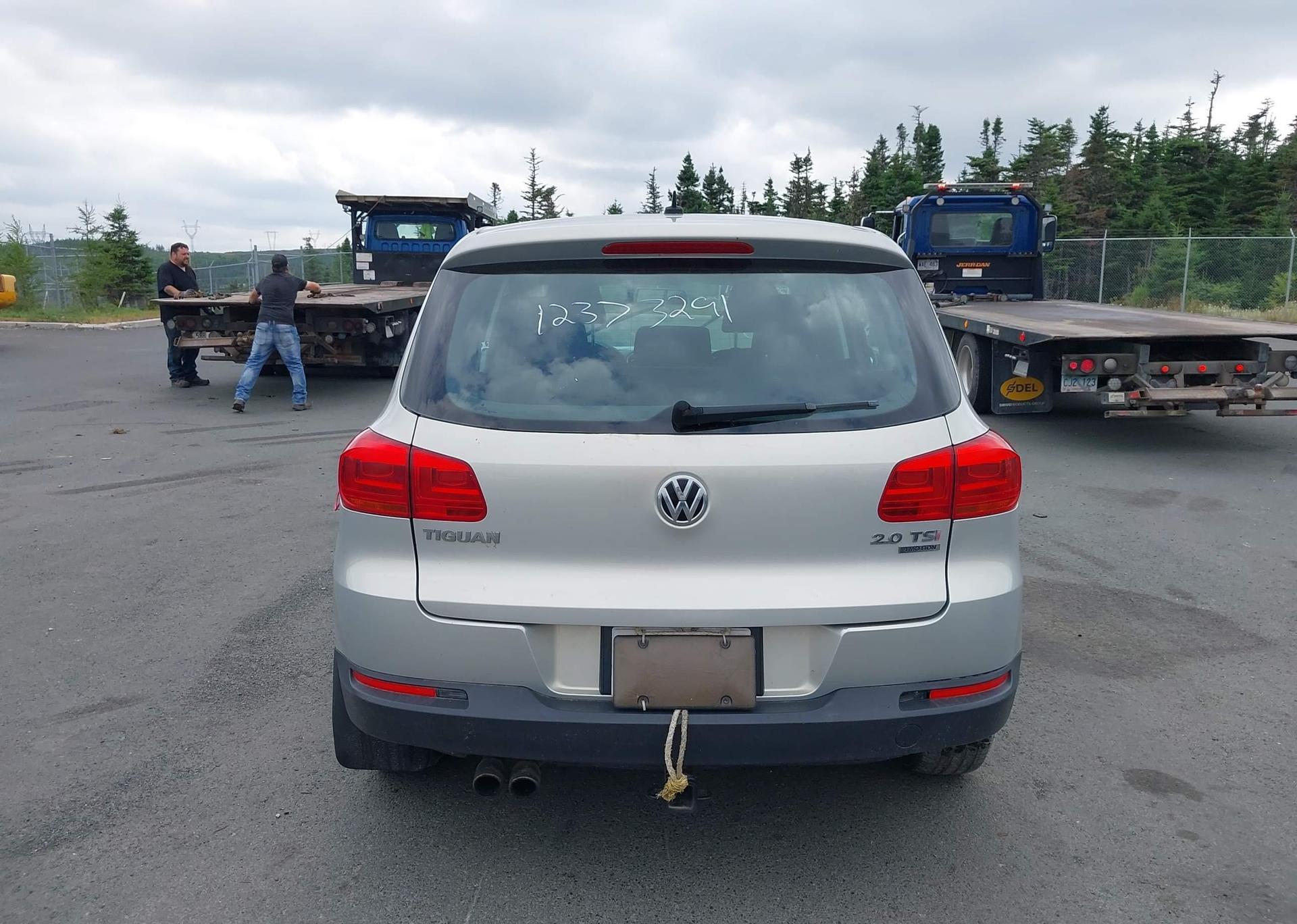 2012 VOLKSWAGEN TIGUAN S
