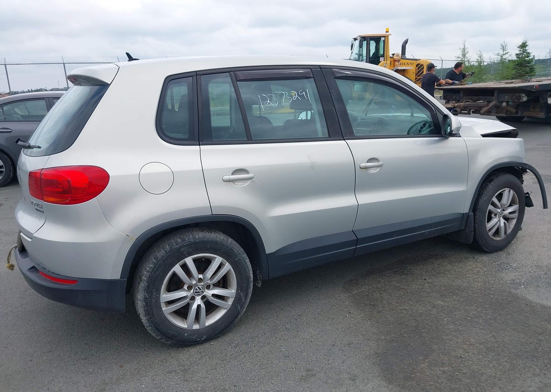 2012 VOLKSWAGEN TIGUAN S