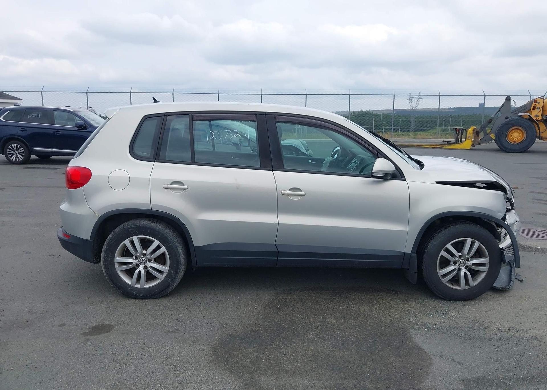 2012 VOLKSWAGEN TIGUAN S