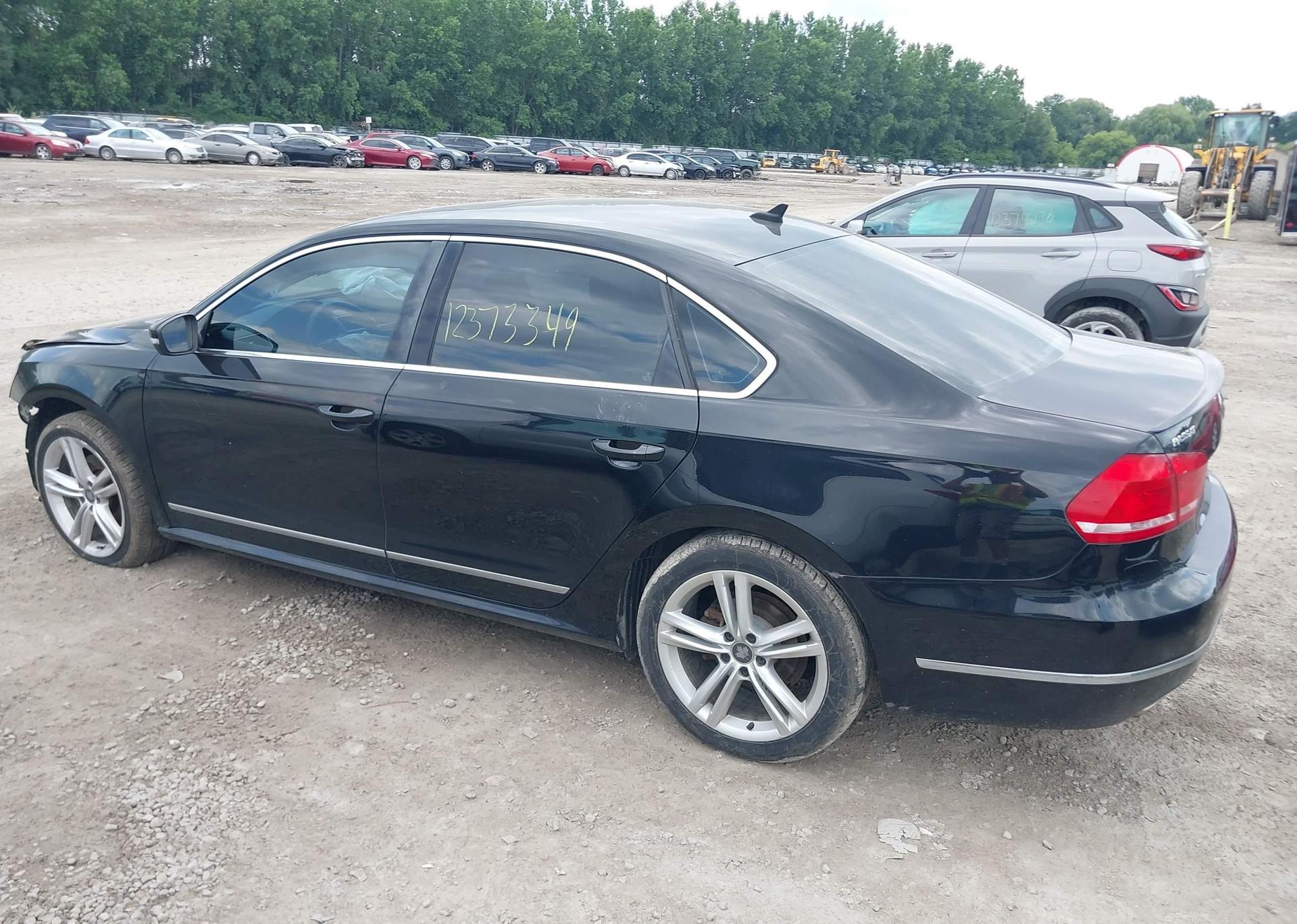 2013 VOLKSWAGEN PASSAT SE