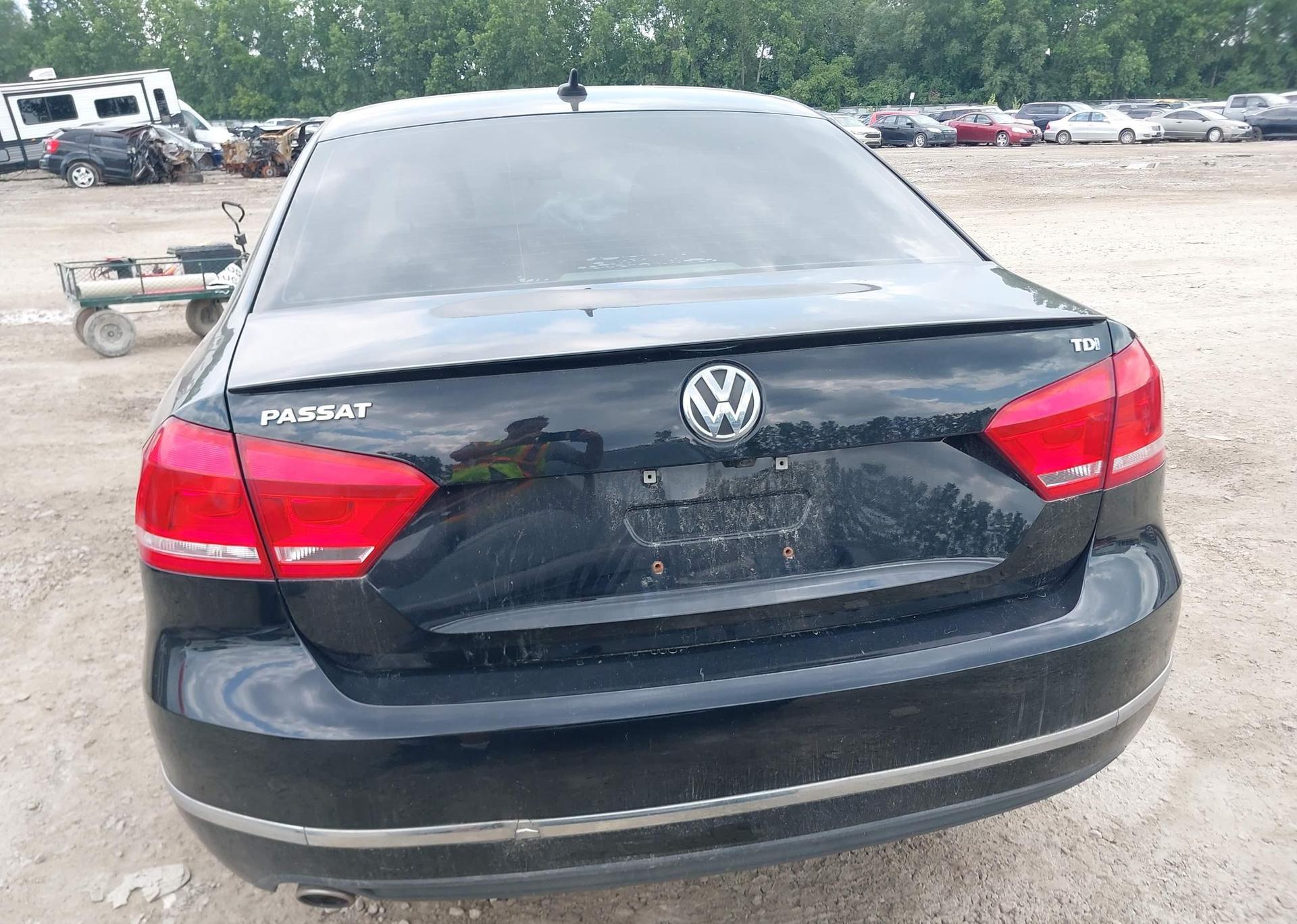 2013 VOLKSWAGEN PASSAT SE