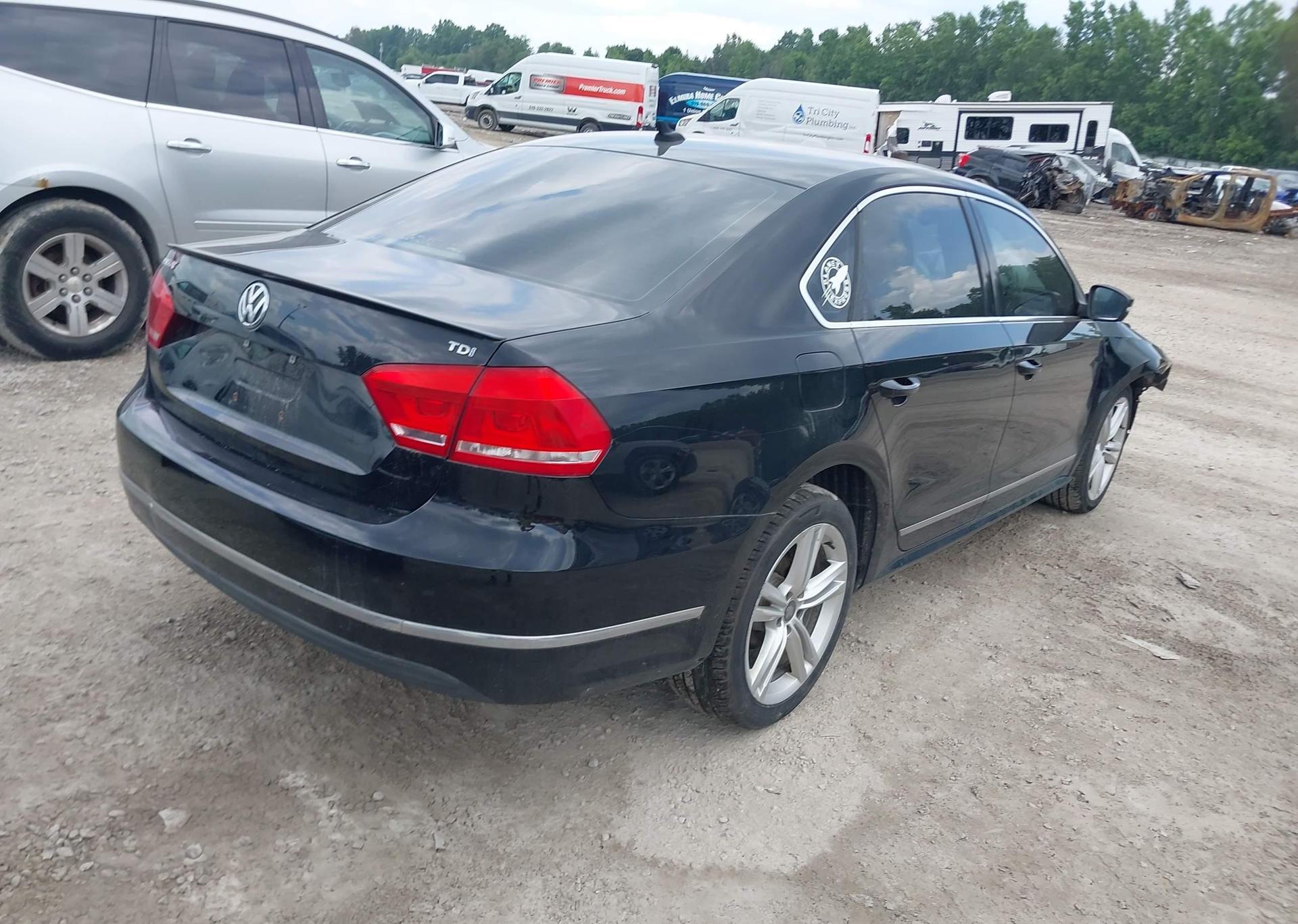 2013 VOLKSWAGEN PASSAT SE