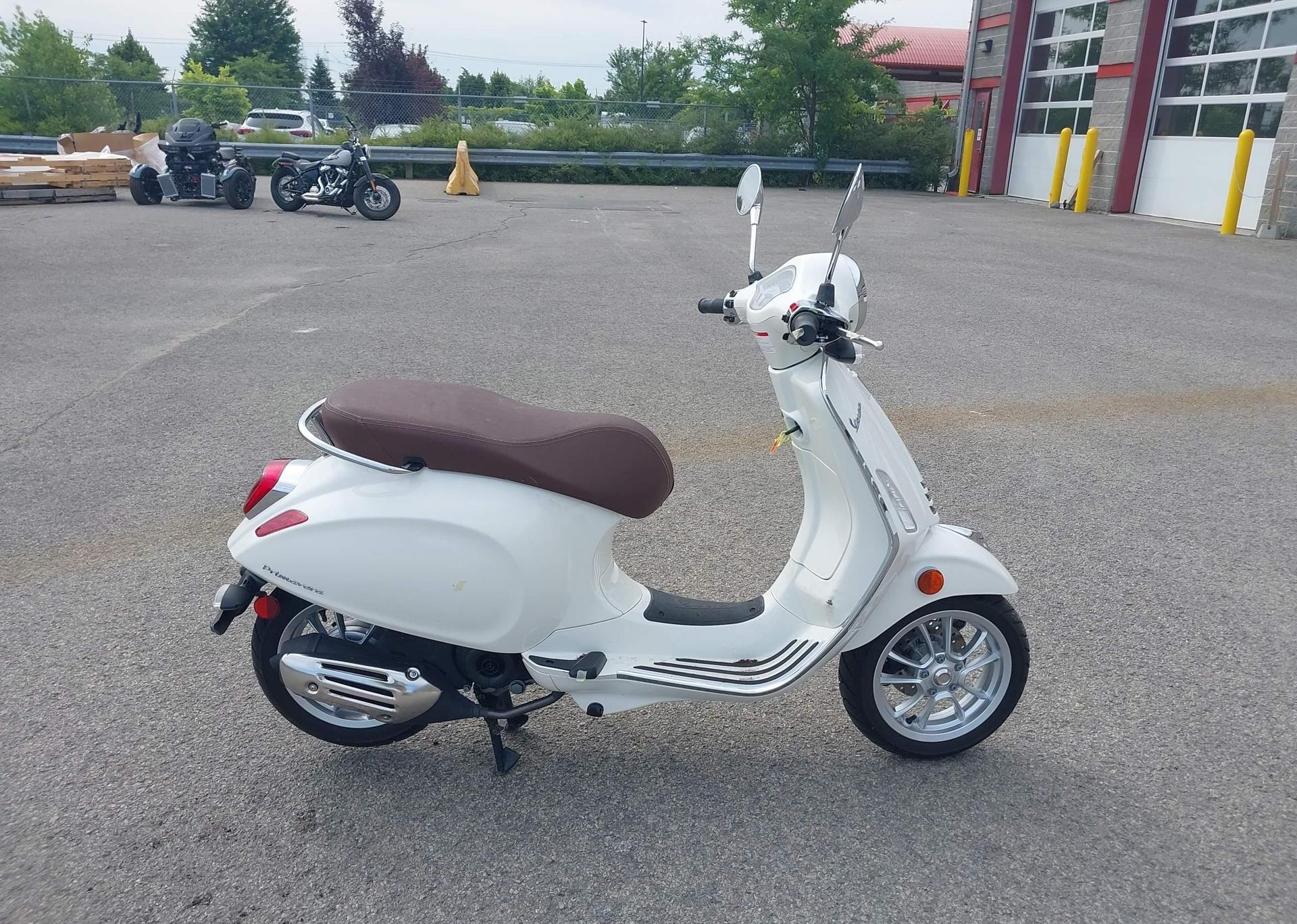 2023 VESPA PRIMAVERA