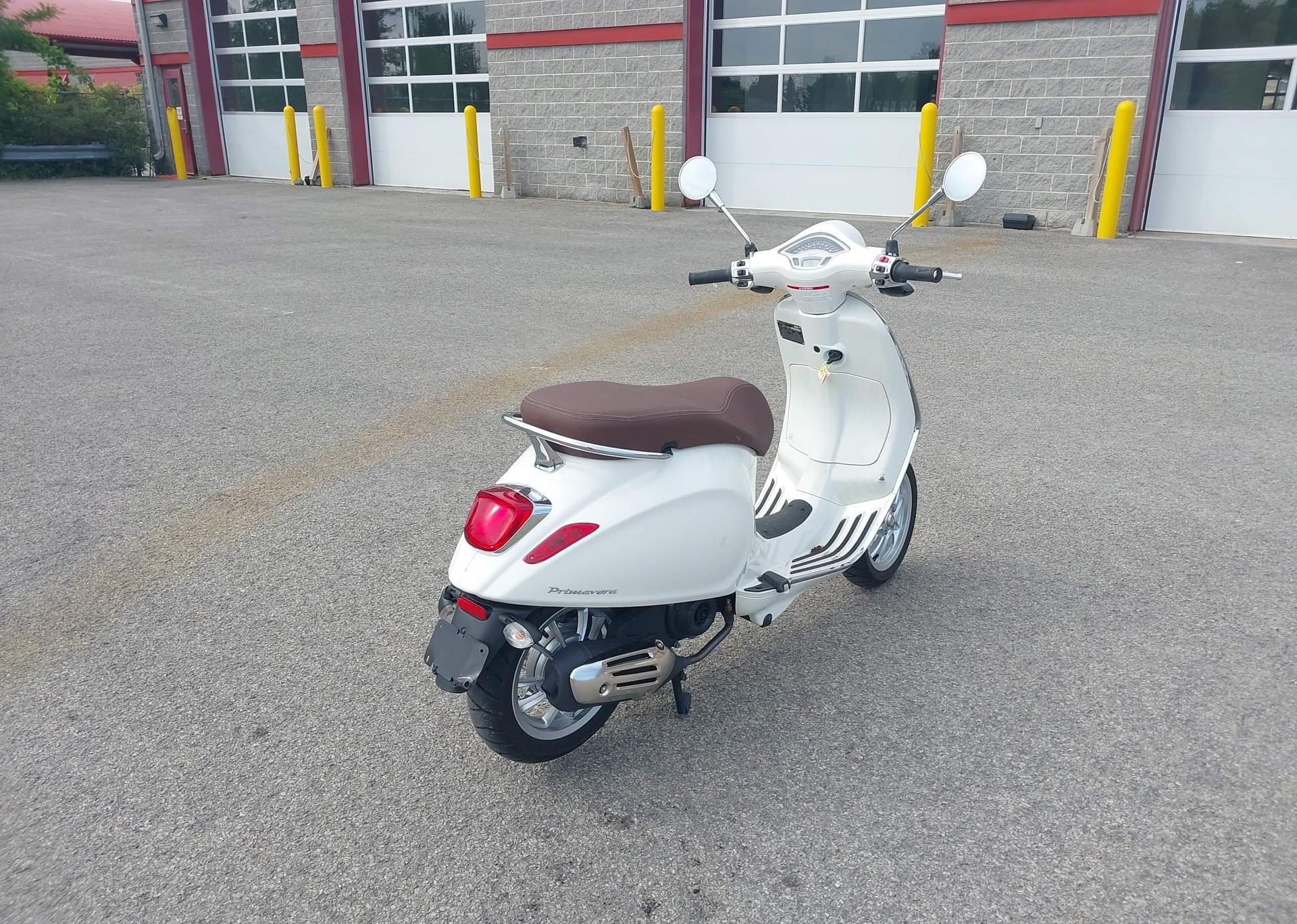 2023 VESPA PRIMAVERA