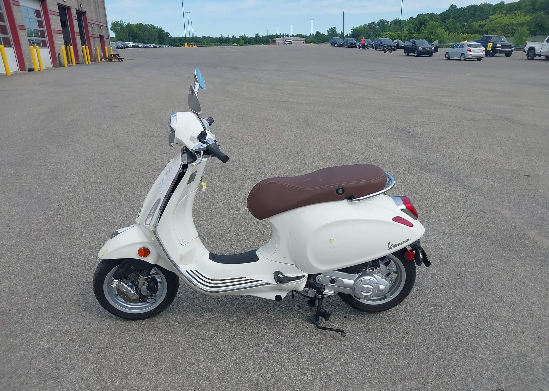 2023 VESPA PRIMAVERA