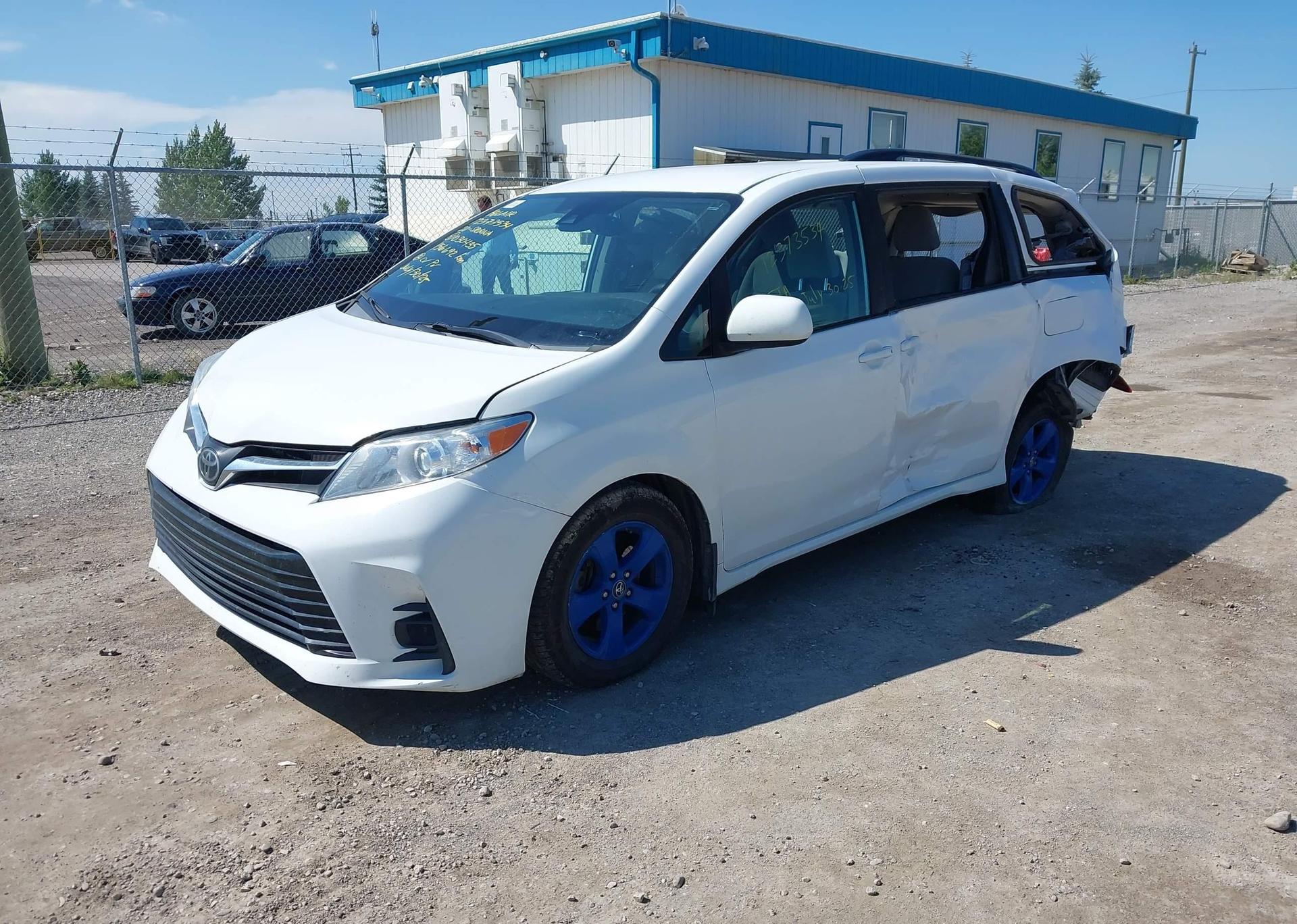 2020 TOYOTA SIENNA LE