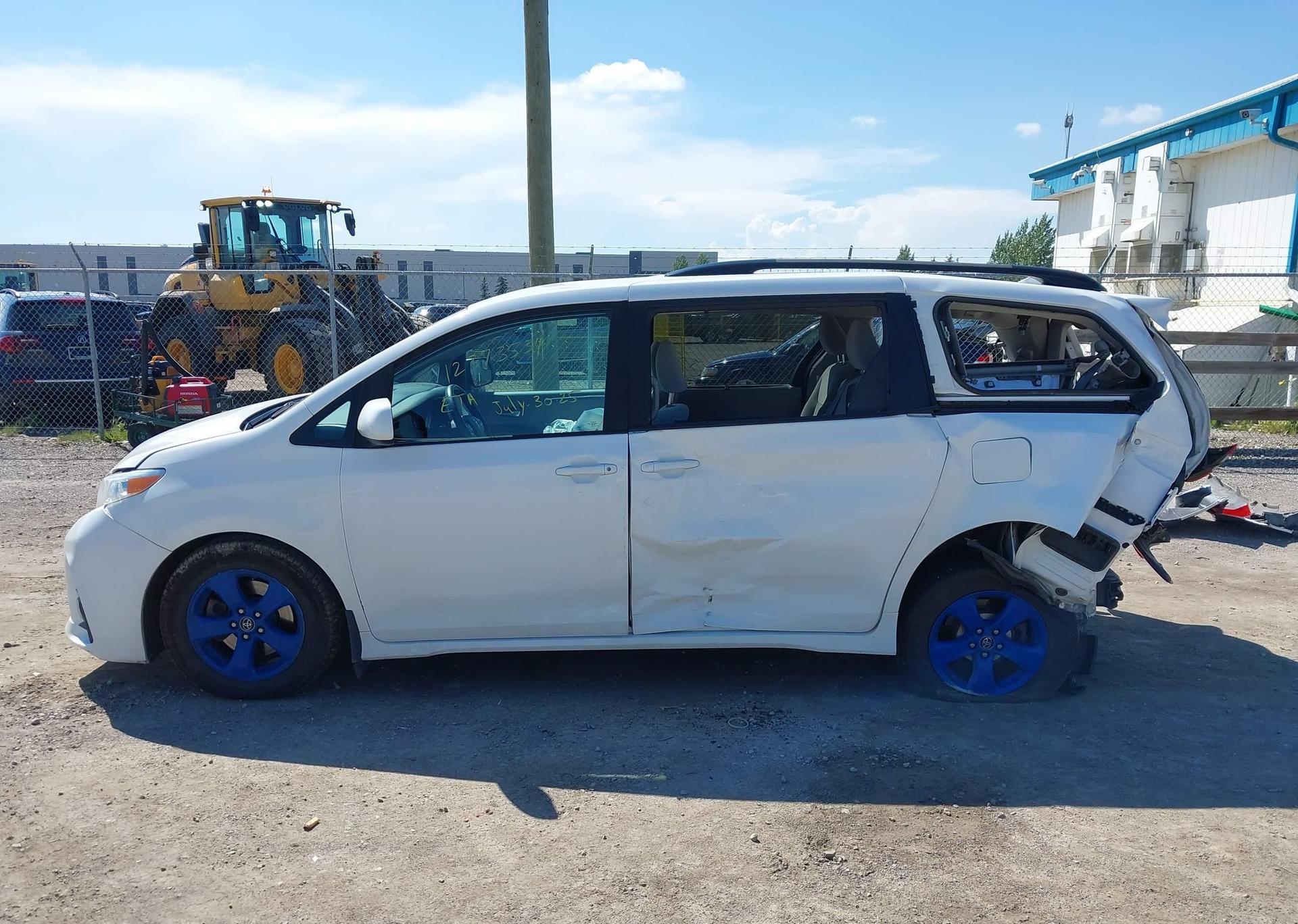 2020 TOYOTA SIENNA LE