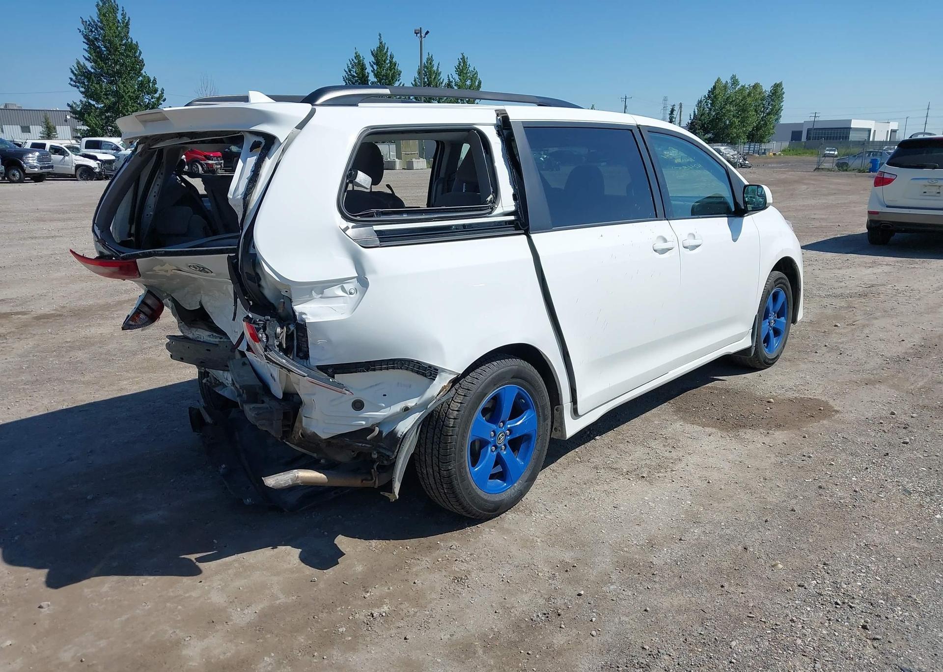 2020 TOYOTA SIENNA LE