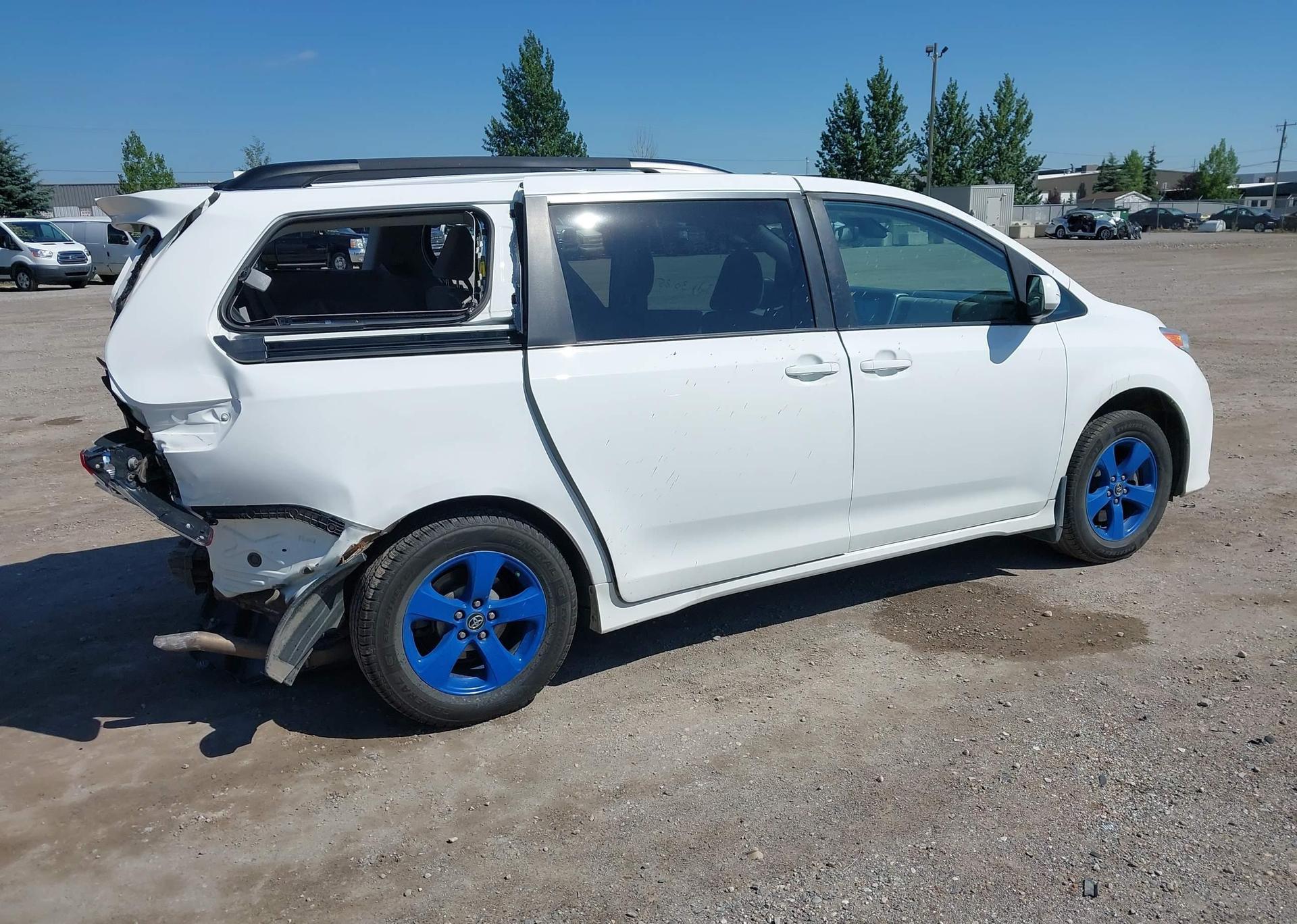2020 TOYOTA SIENNA LE