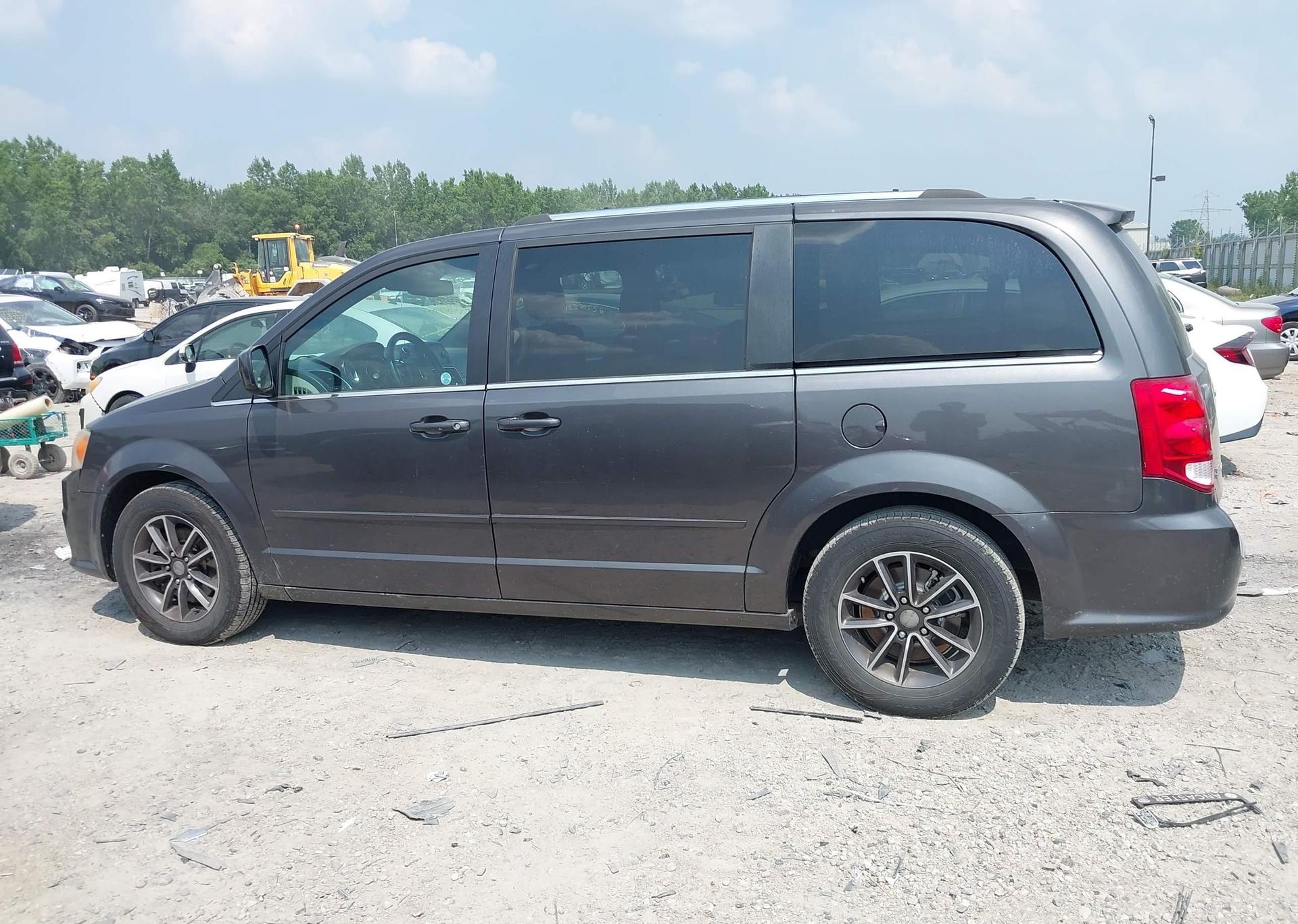 2017 DODGE GRAND CARAVAN SE