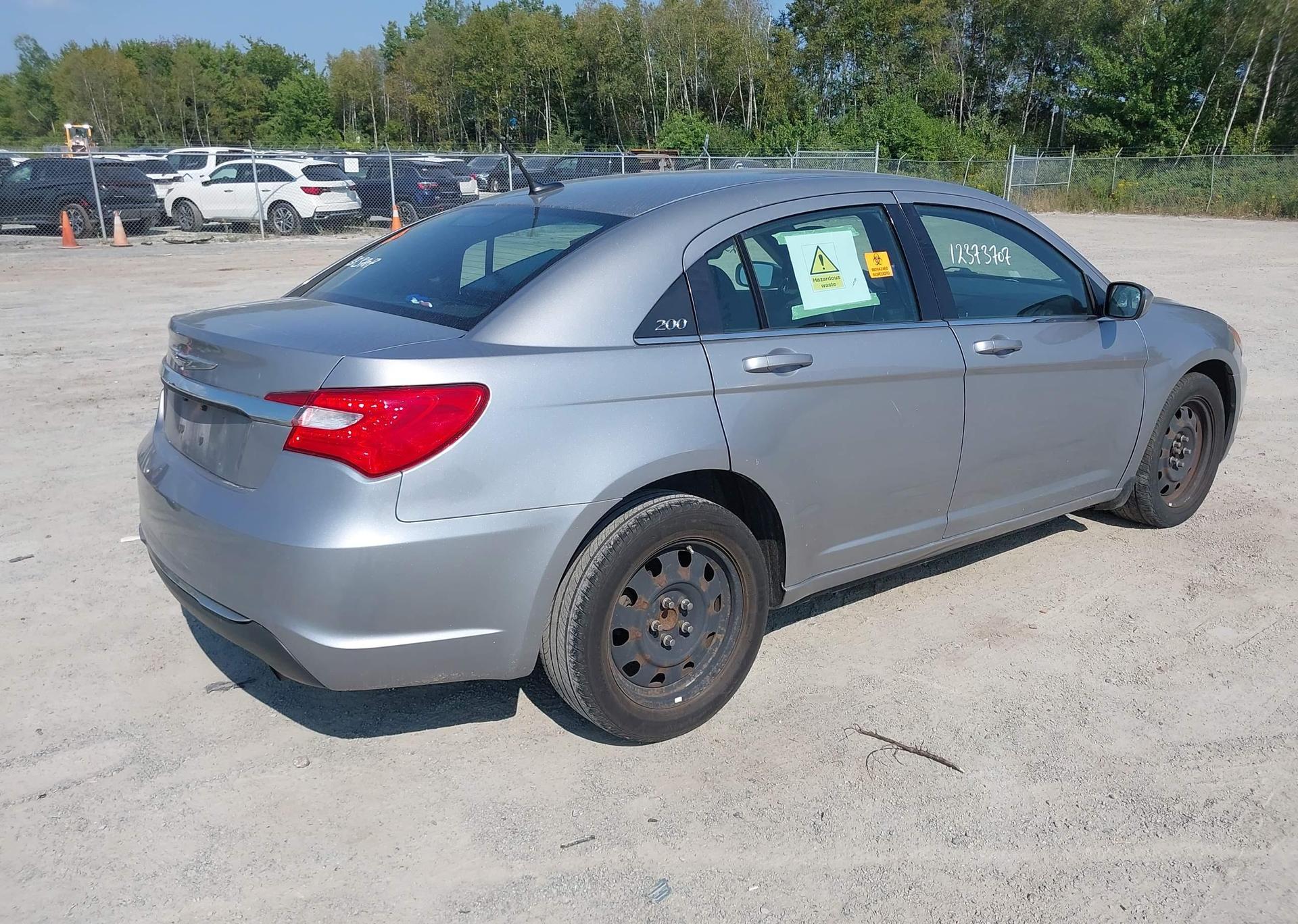2013 CHRYSLER 200 LX
