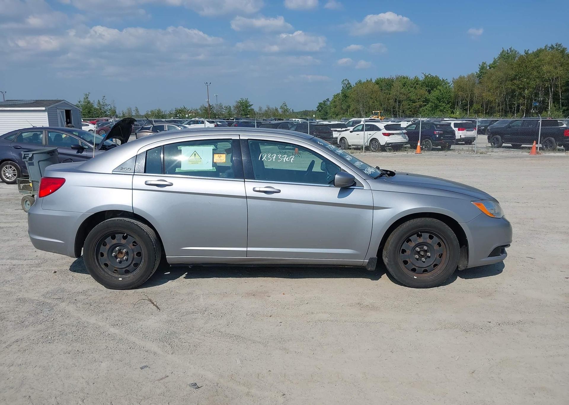 2013 CHRYSLER 200 LX