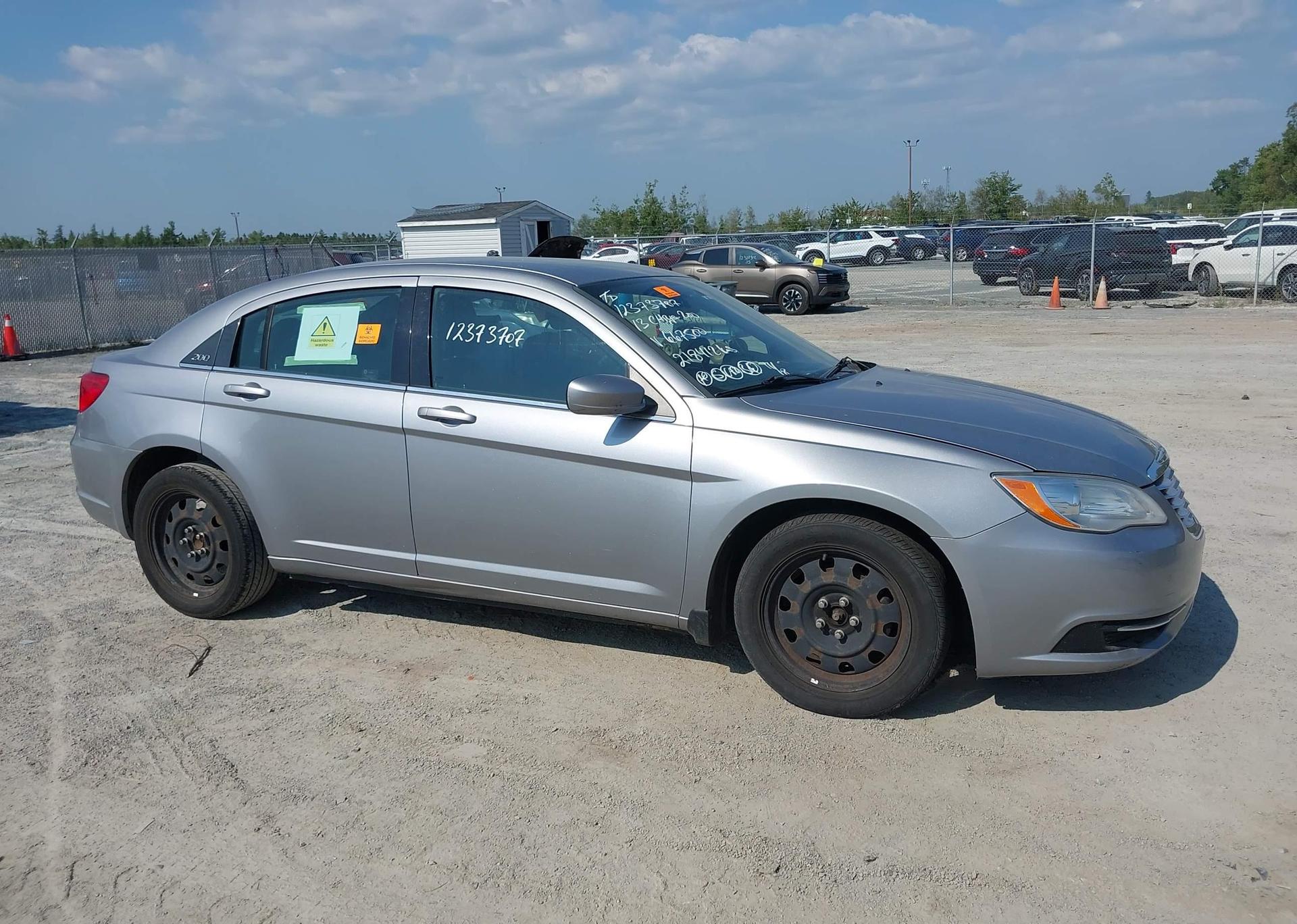 2013 CHRYSLER 200 LX