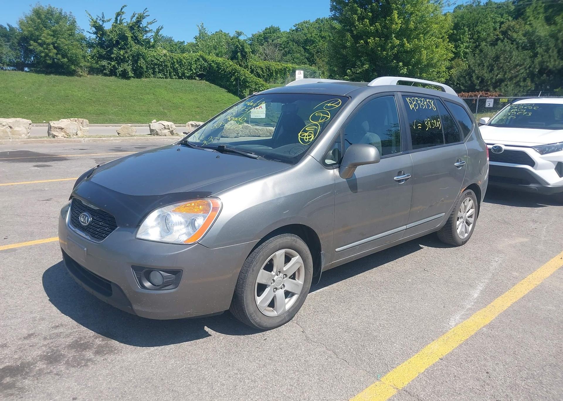 2012 KIA RONDO