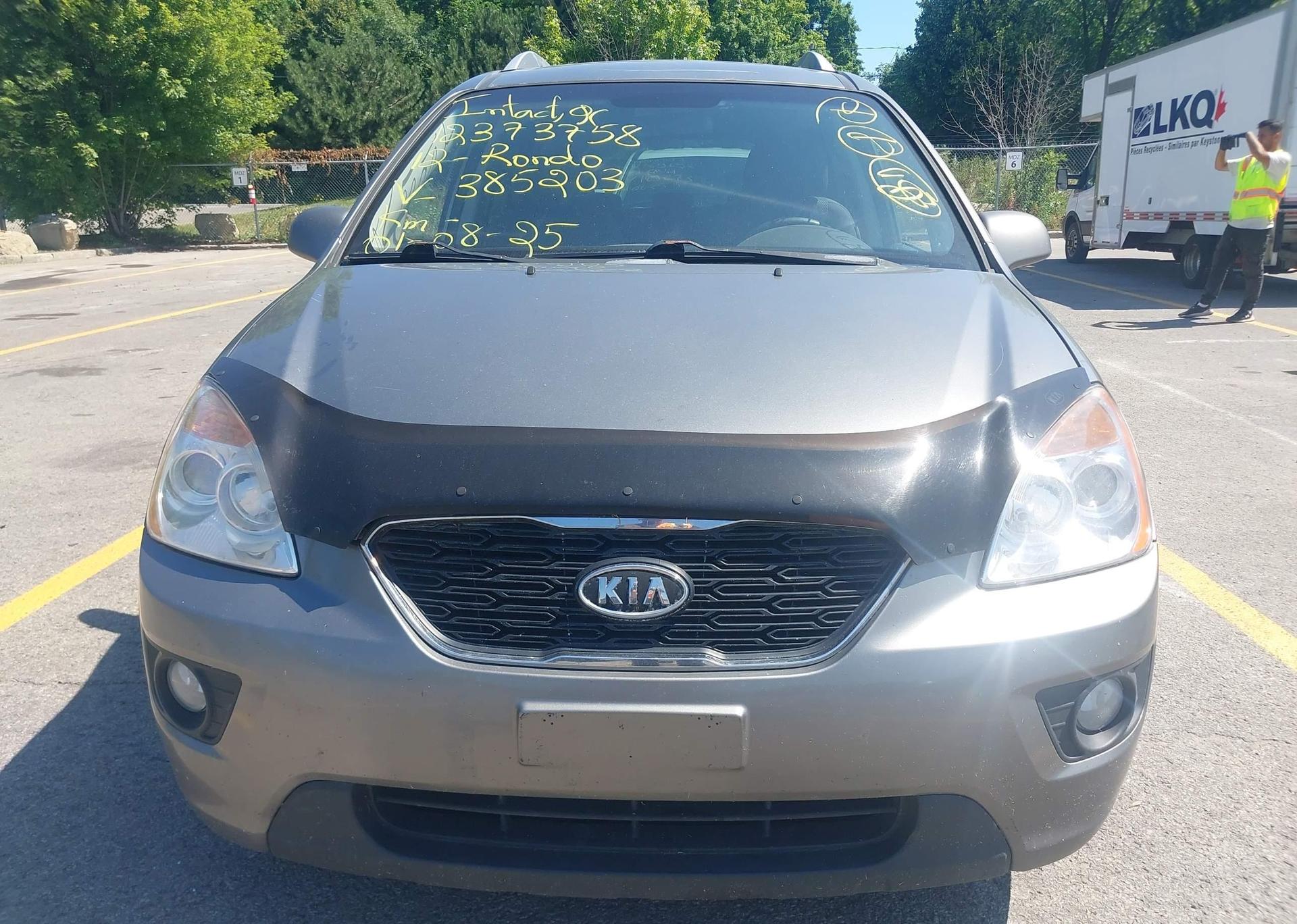 2012 KIA RONDO