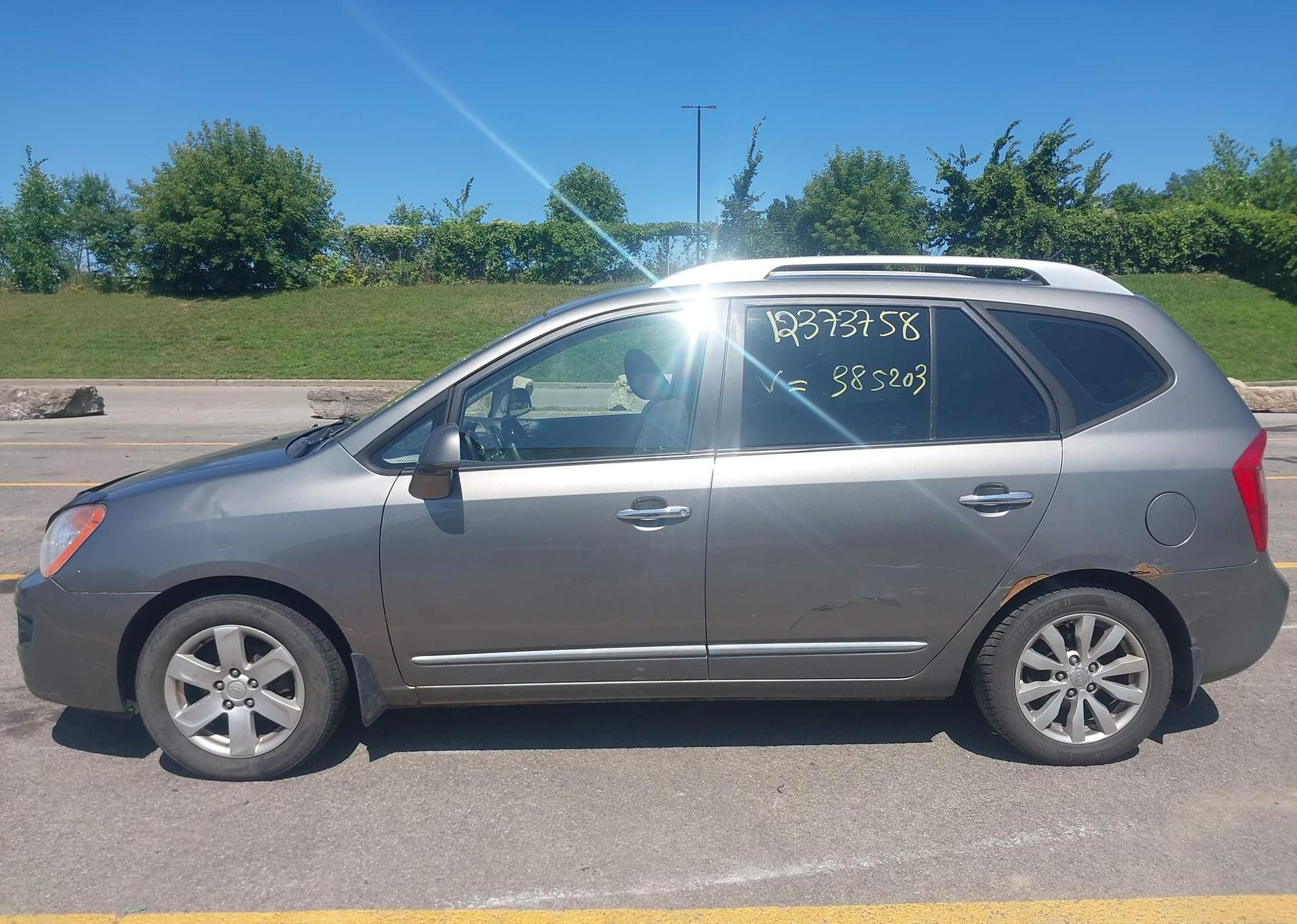 2012 KIA RONDO