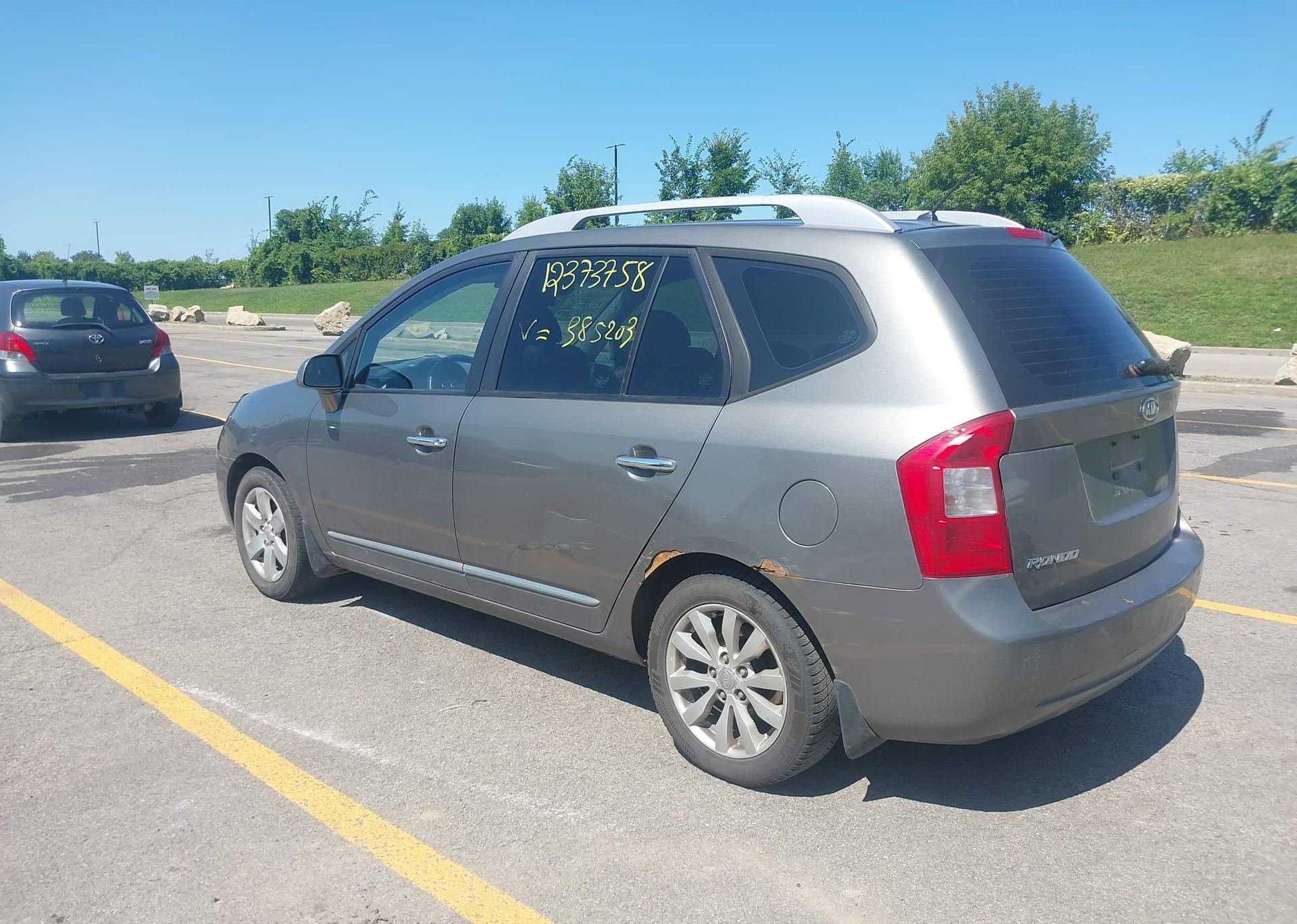 2012 KIA RONDO