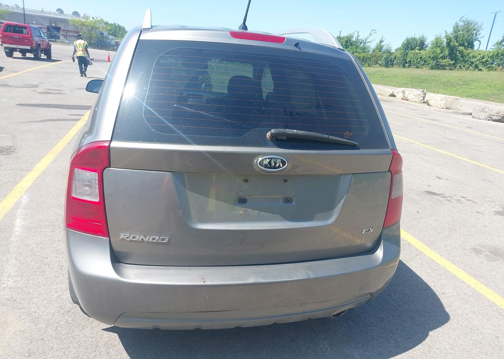 2012 KIA RONDO