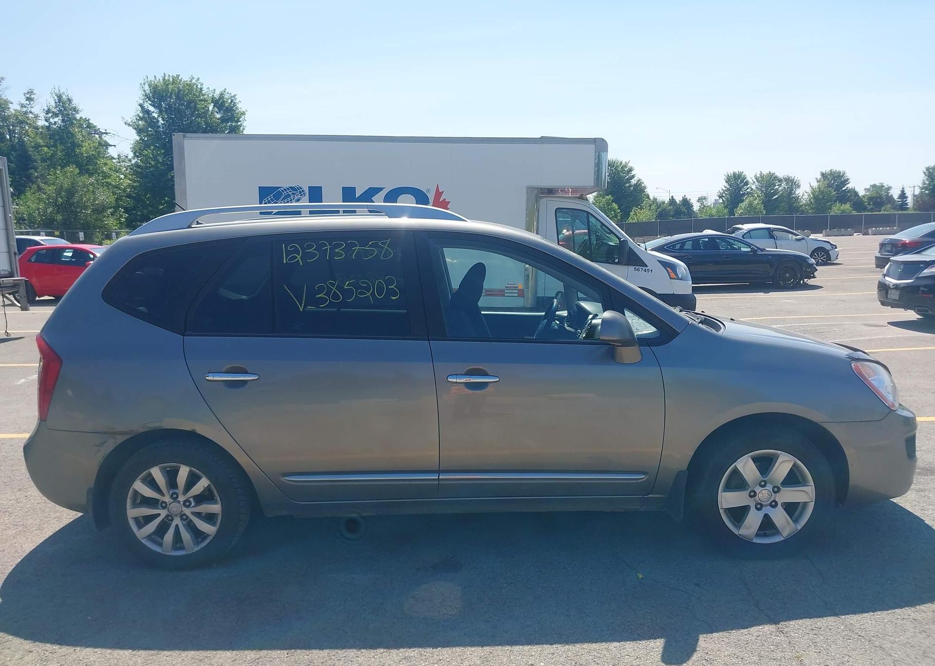 2012 KIA RONDO