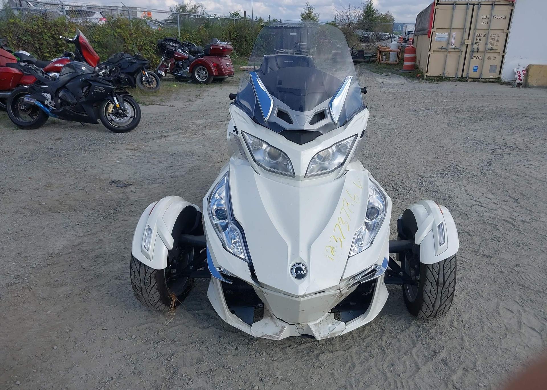 2014 CAN-AM SPYDER ROADSTER RT